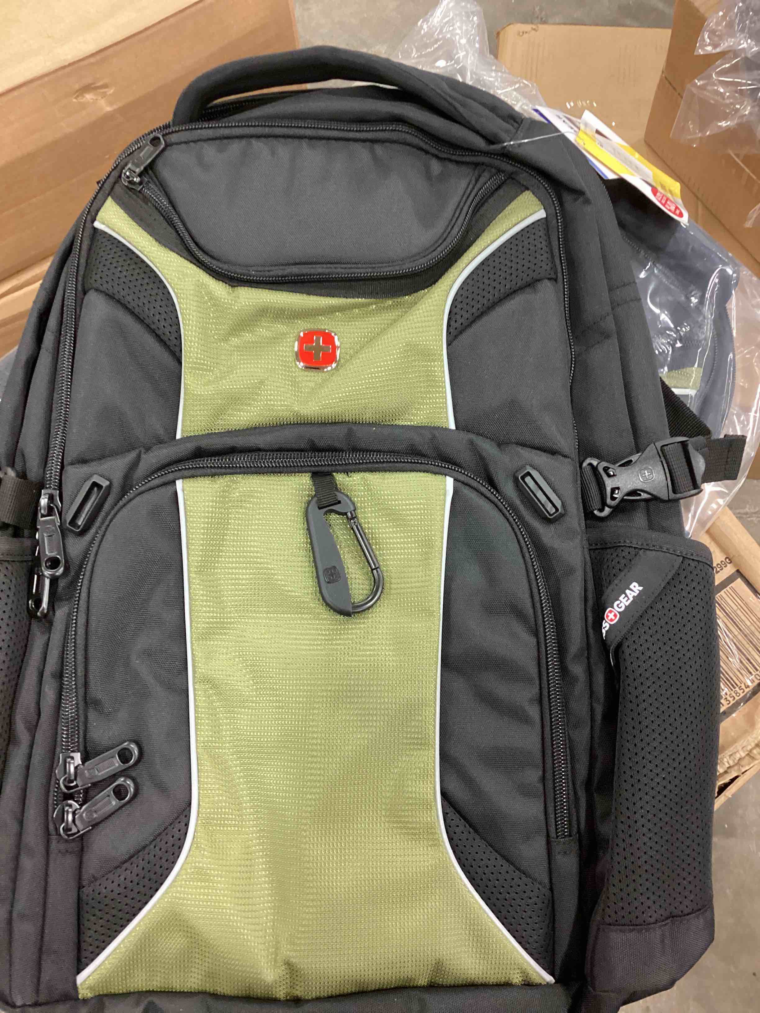 https://s3.amazonaws.com/lotting-images-prod/bidfta/RED5160158_1715366037540.jpeg