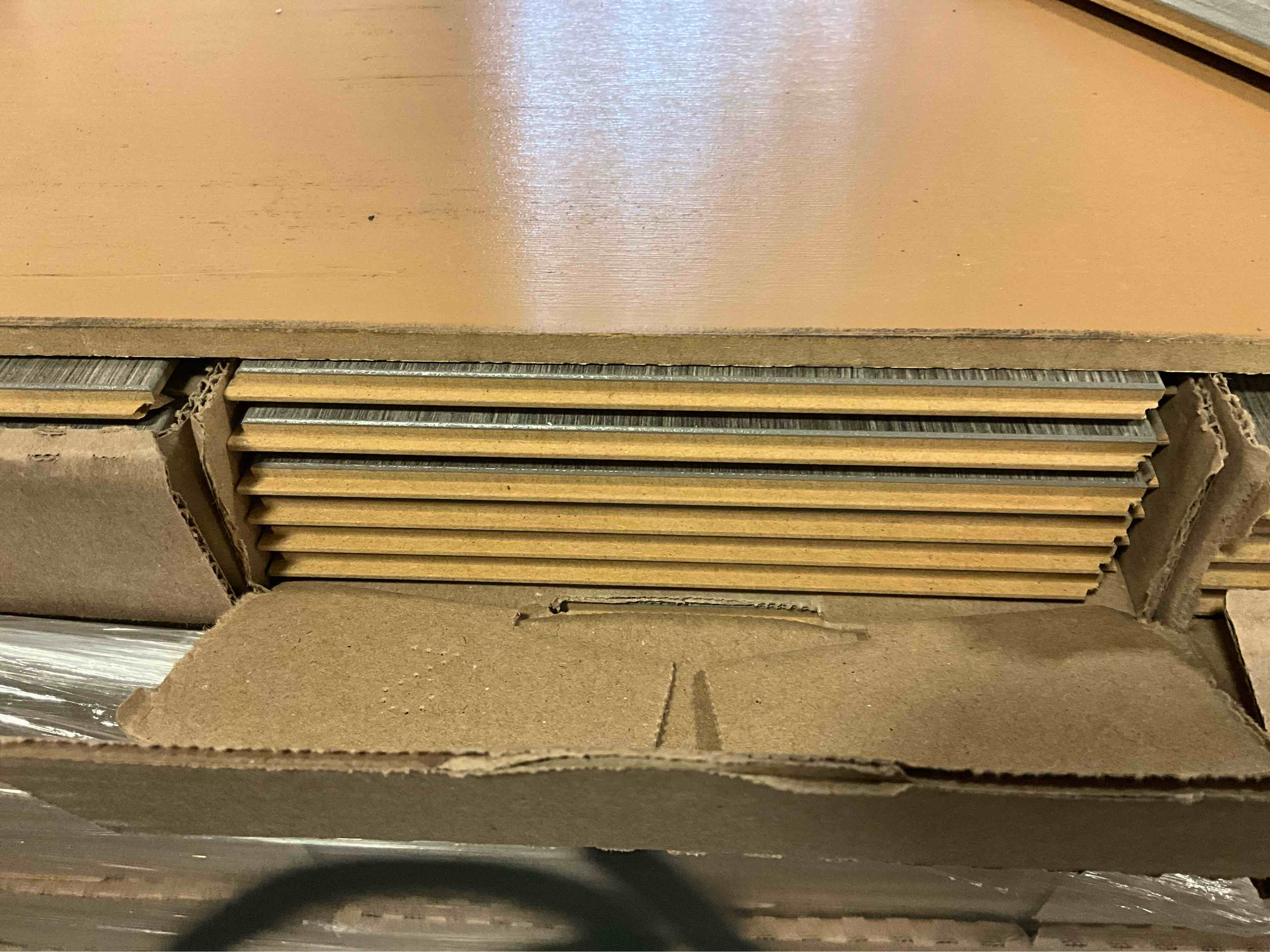 https://s3.amazonaws.com/lotting-images-prod/bidfta/RED5160435_1715974814010.jpeg