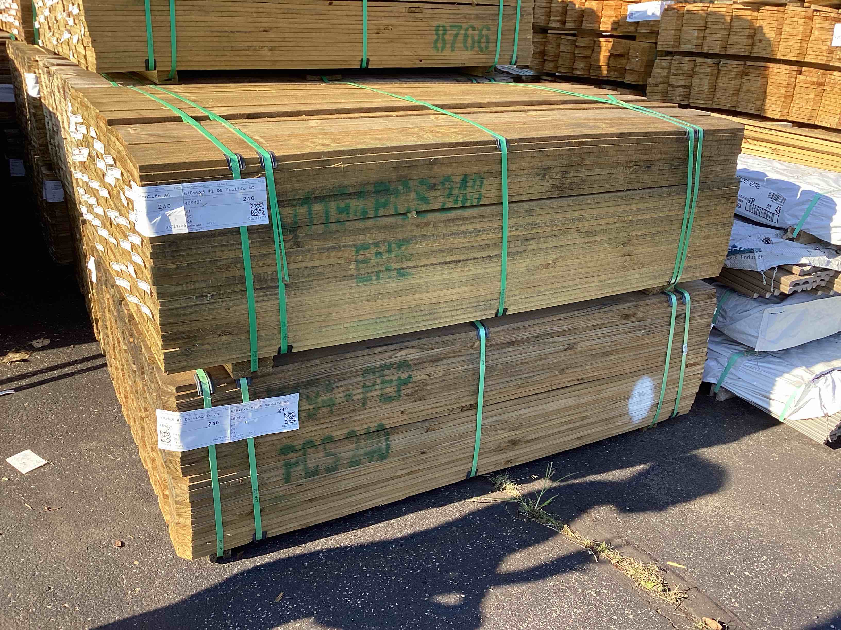 240 Pieces 5/8x6x6ft Dog Eared Fence Picketts Your Bid Per Pickett 