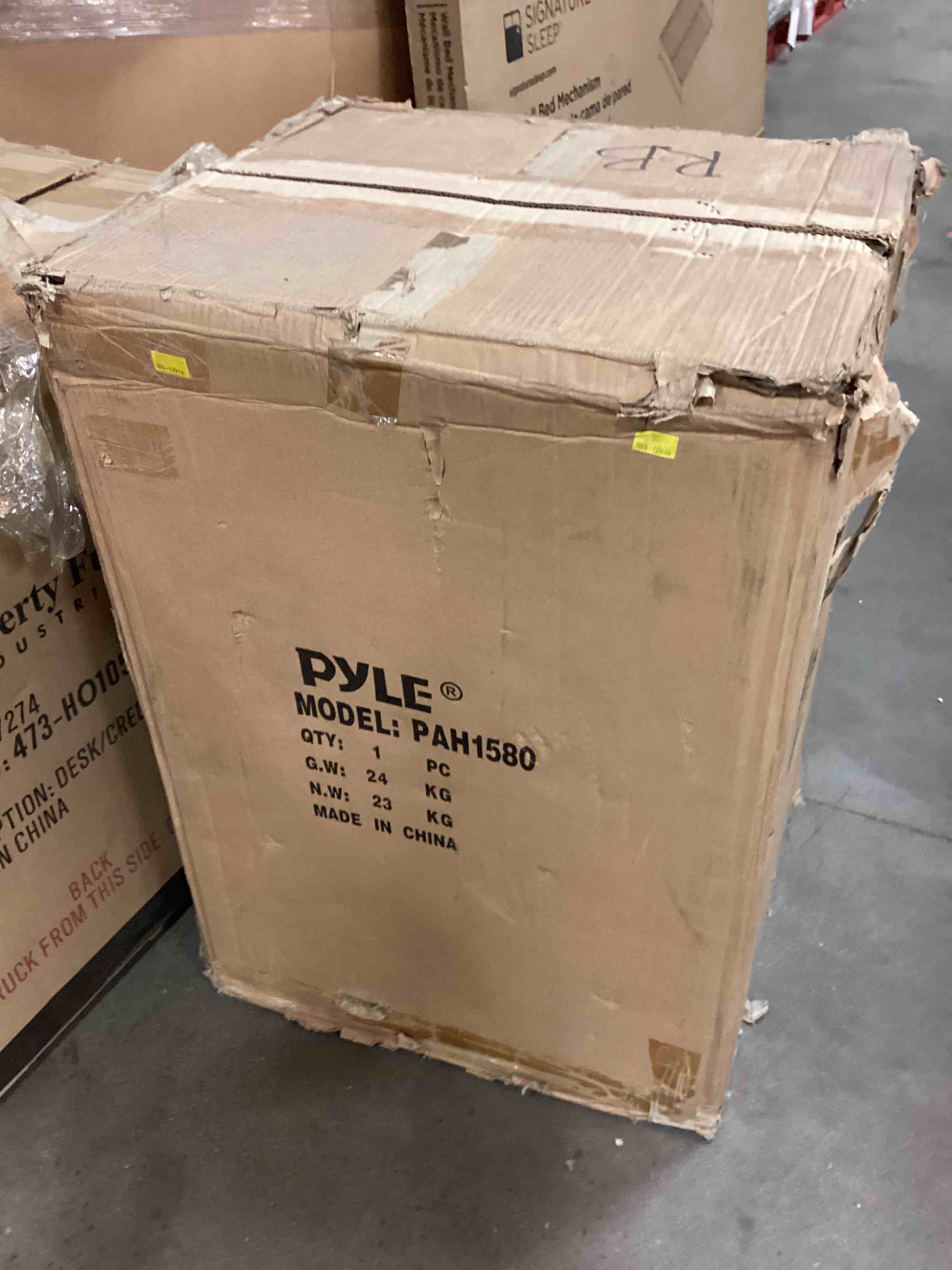 https://s3.amazonaws.com/lotting-images-prod/bidfta/RED5164947_1691521850400.jpeg