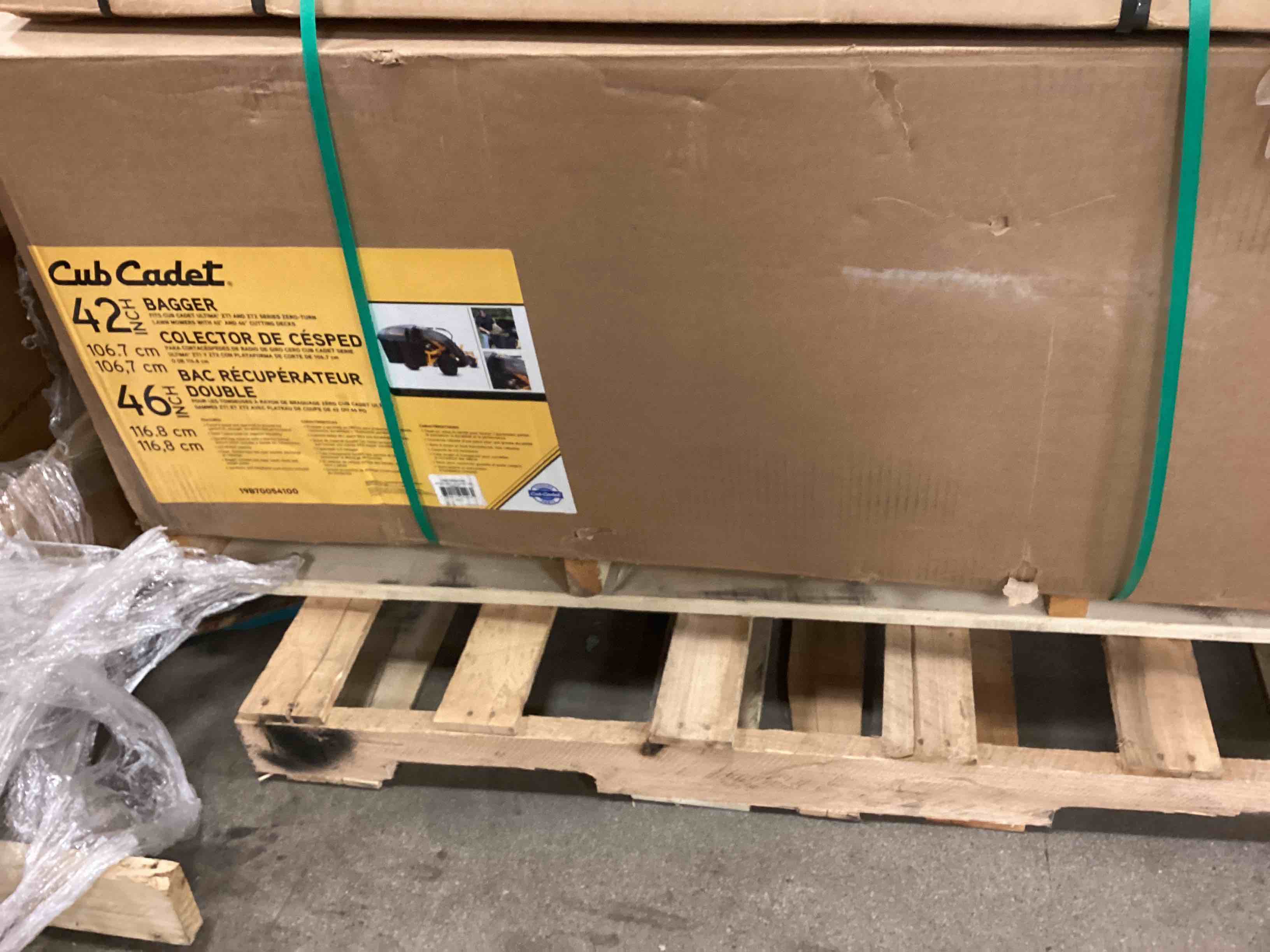 https://s3.amazonaws.com/lotting-images-prod/bidfta/RED5167192_1691517861341.jpeg