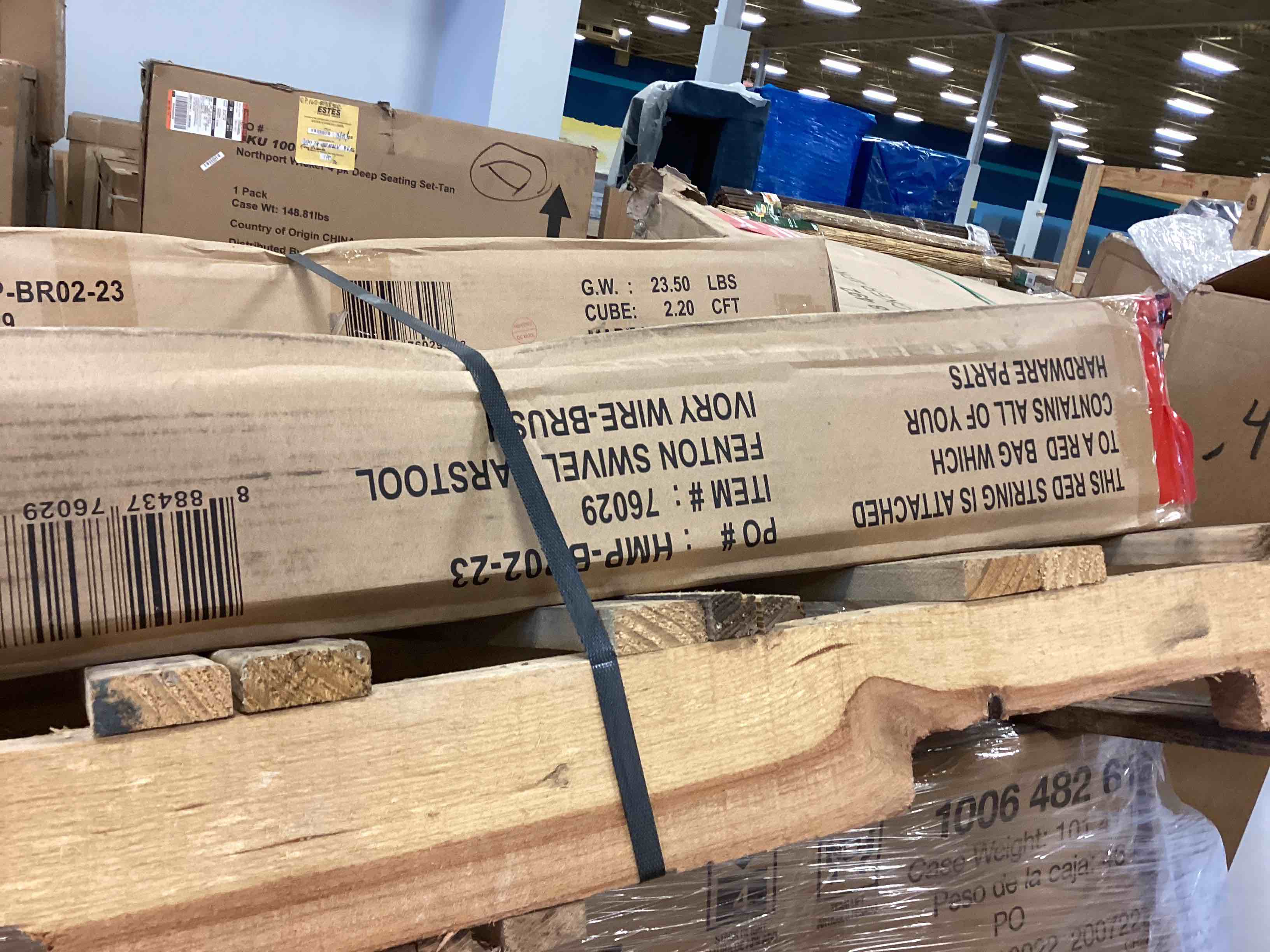https://s3.amazonaws.com/lotting-images-prod/bidfta/RED5167205_1691521453478.jpeg