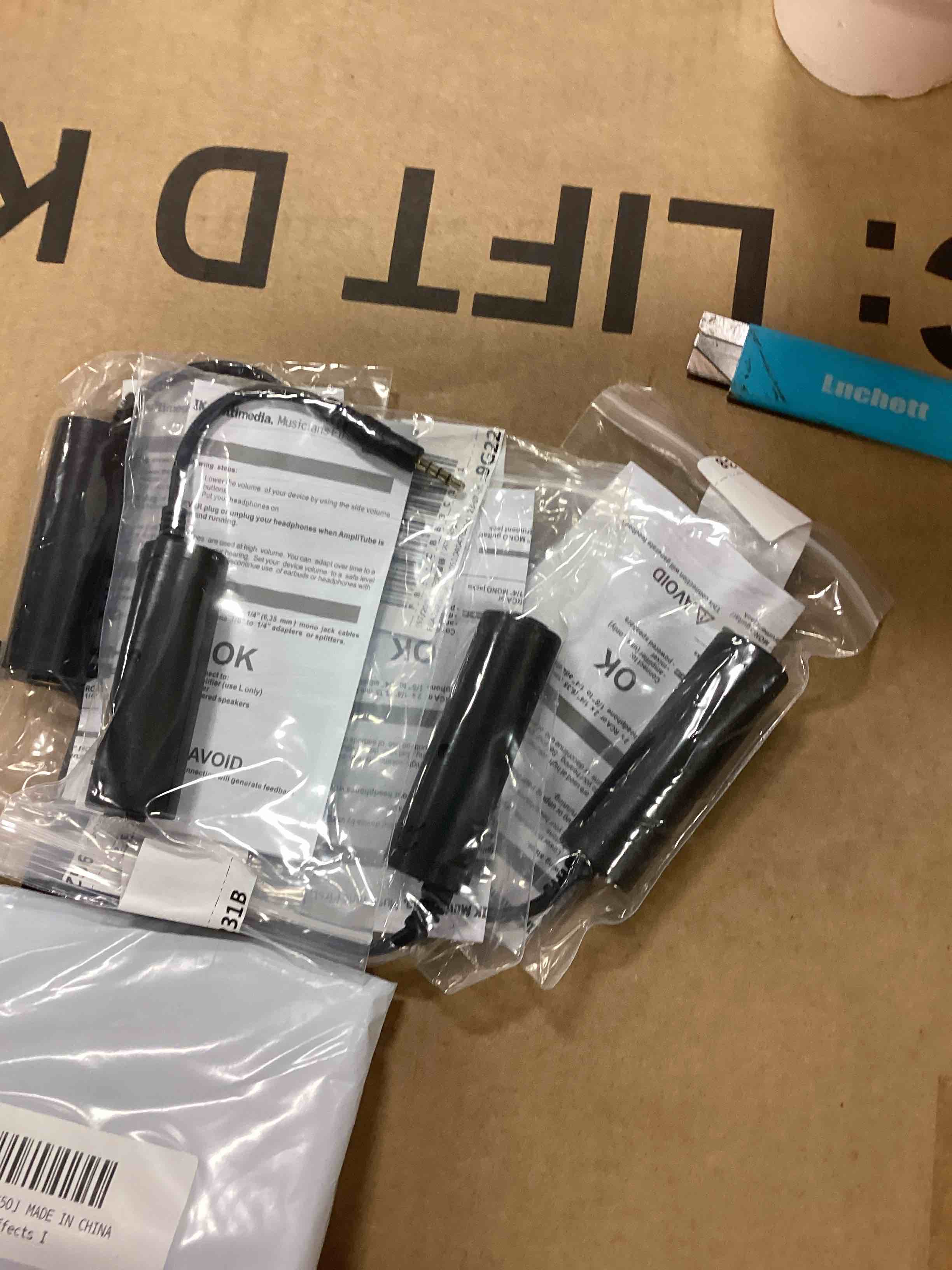 https://s3.amazonaws.com/lotting-images-prod/bidfta/RED5167620_1692042043861.jpeg