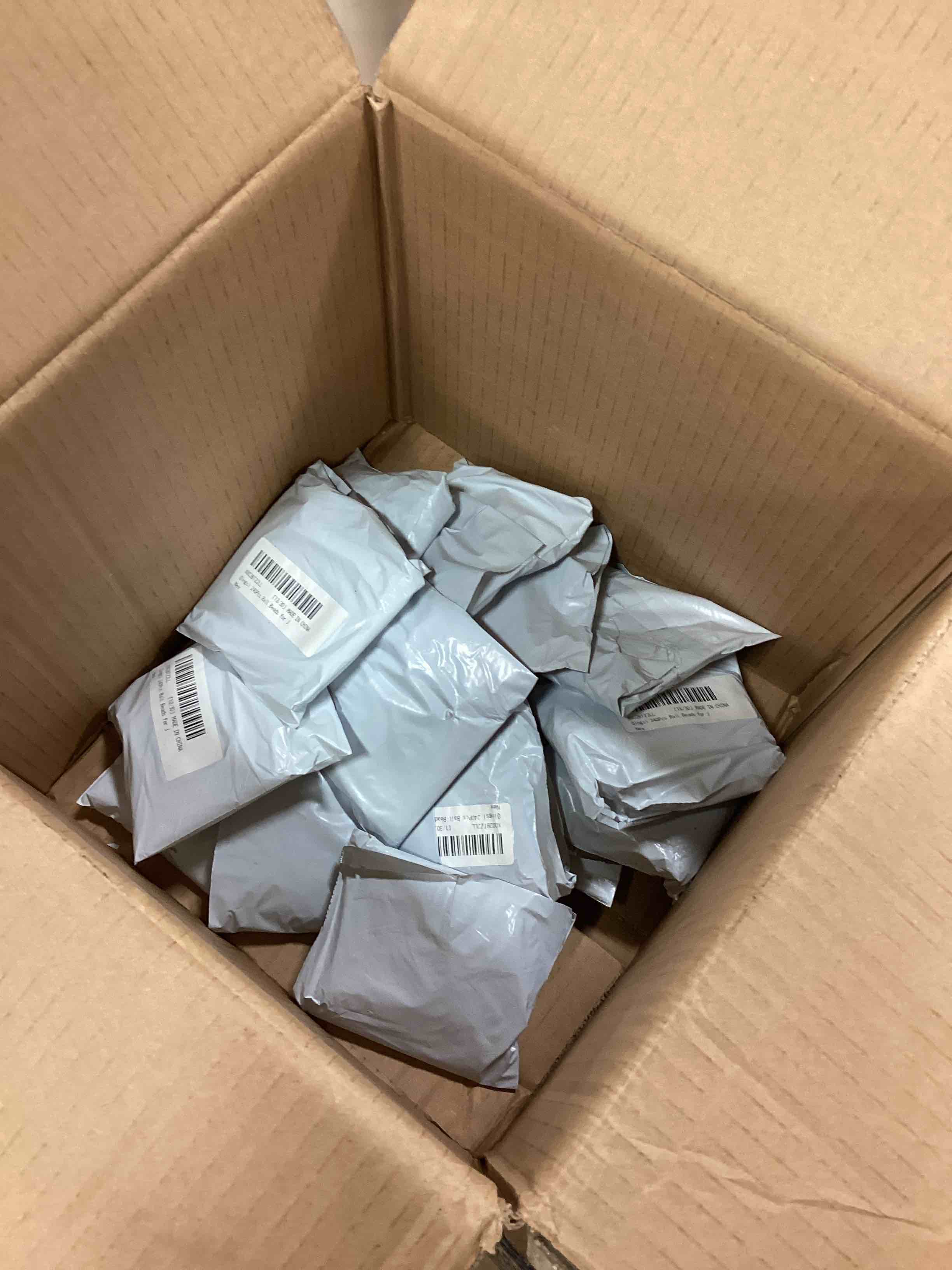 https://s3.amazonaws.com/lotting-images-prod/bidfta/RED5167624_1692042618168.jpeg
