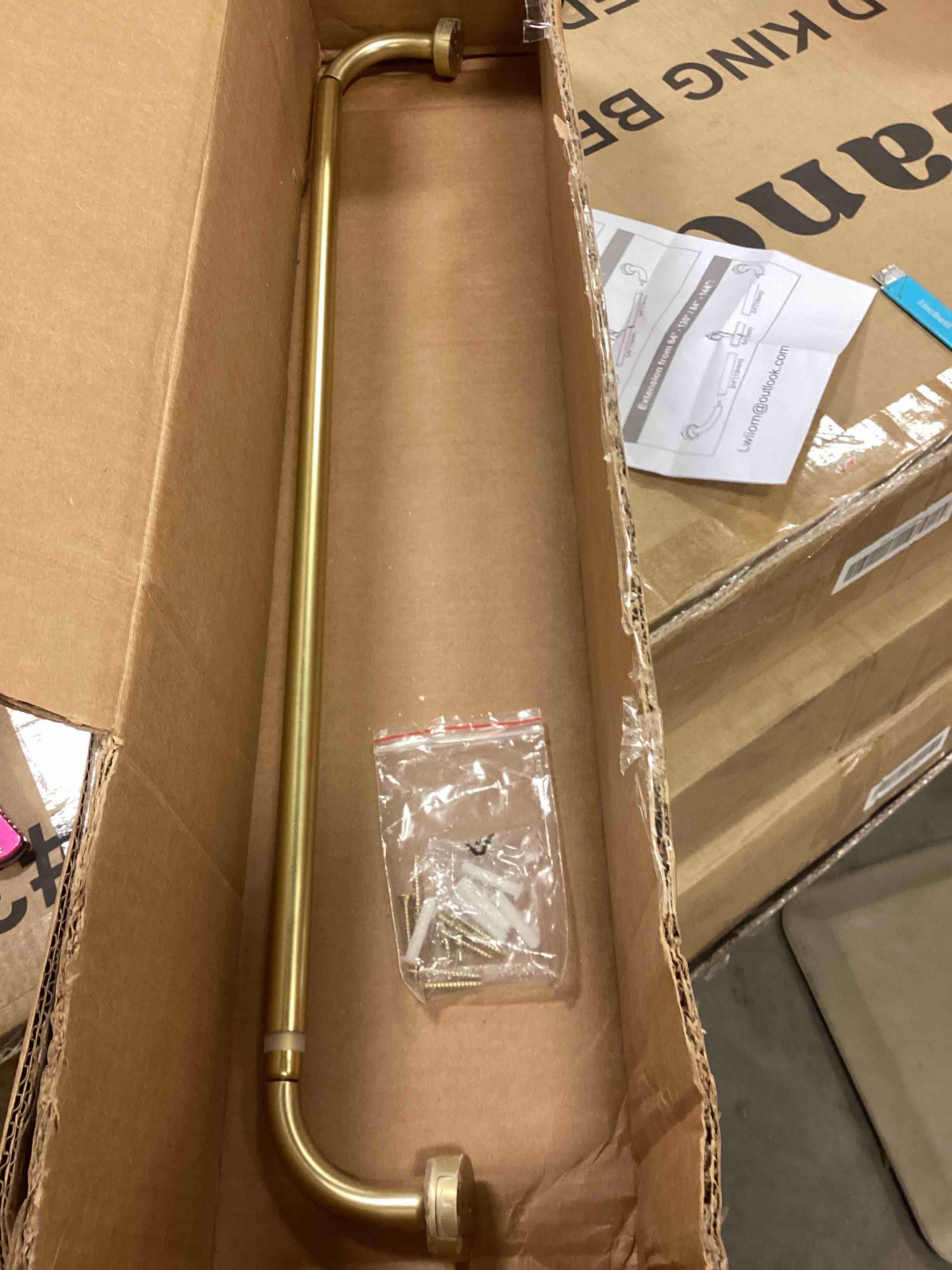 https://s3.amazonaws.com/lotting-images-prod/bidfta/RED5167626_1692043122096.jpeg
