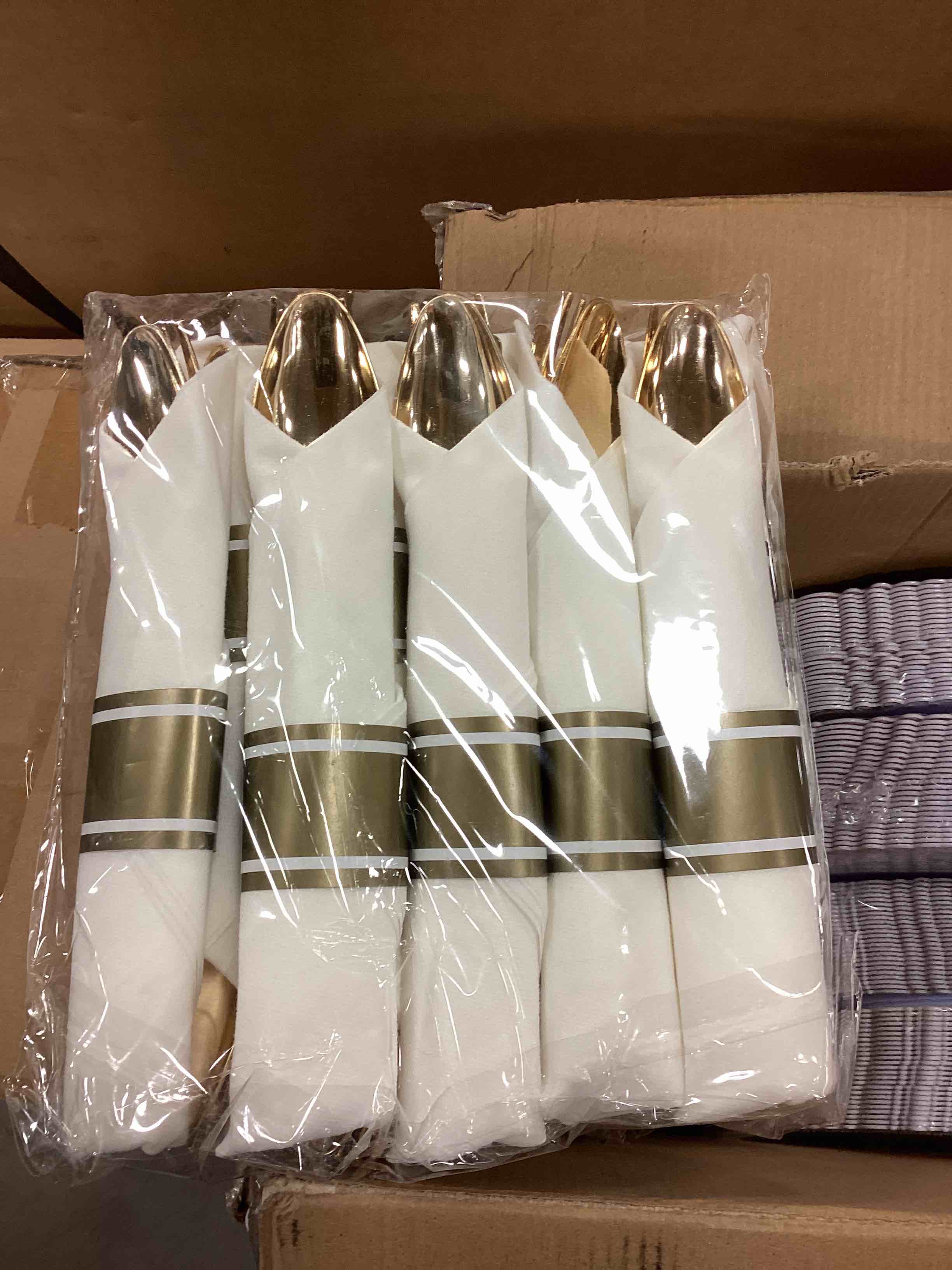 https://s3.amazonaws.com/lotting-images-prod/bidfta/RED5167636_1692103073296.jpeg