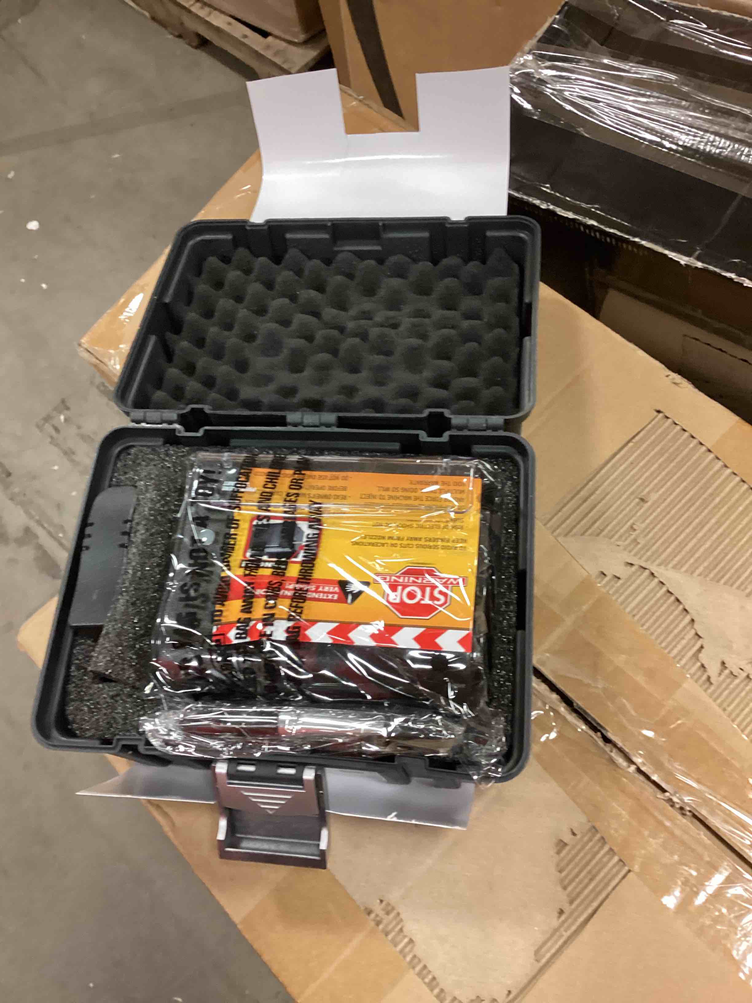 https://s3.amazonaws.com/lotting-images-prod/bidfta/RED5167638_1692103353972.jpeg