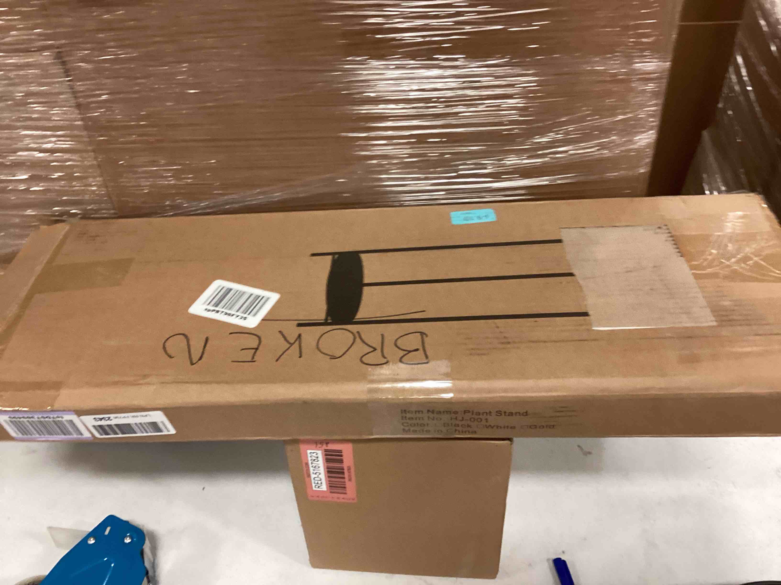 https://s3.amazonaws.com/lotting-images-prod/bidfta/RED5167730_1692649708102.jpeg