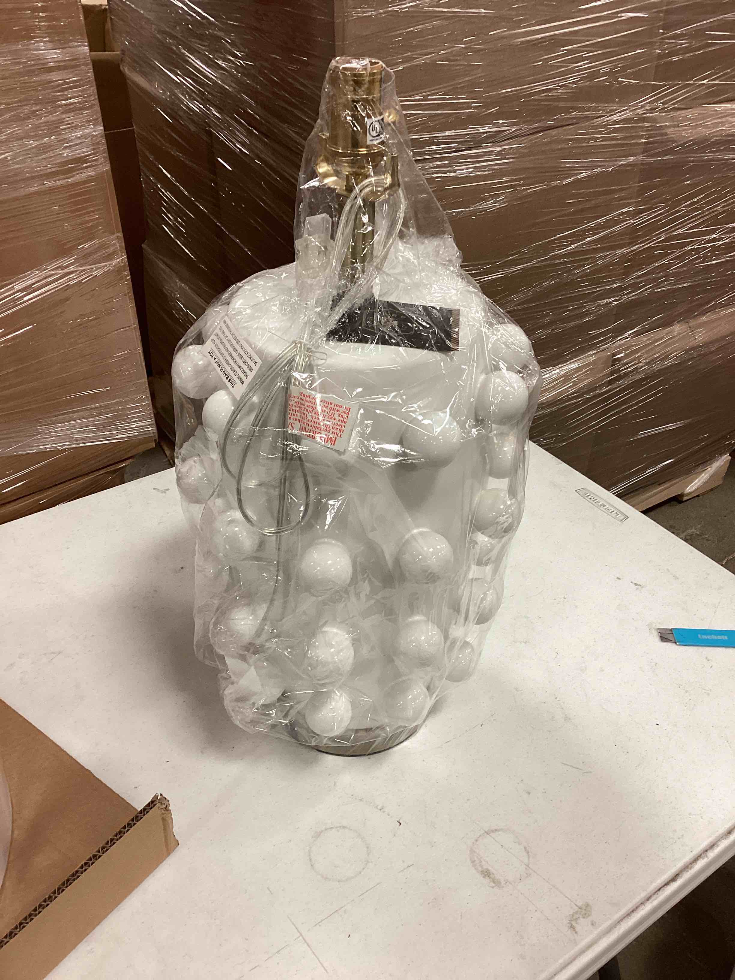 https://s3.amazonaws.com/lotting-images-prod/bidfta/RED5167740_1692711308331.jpeg