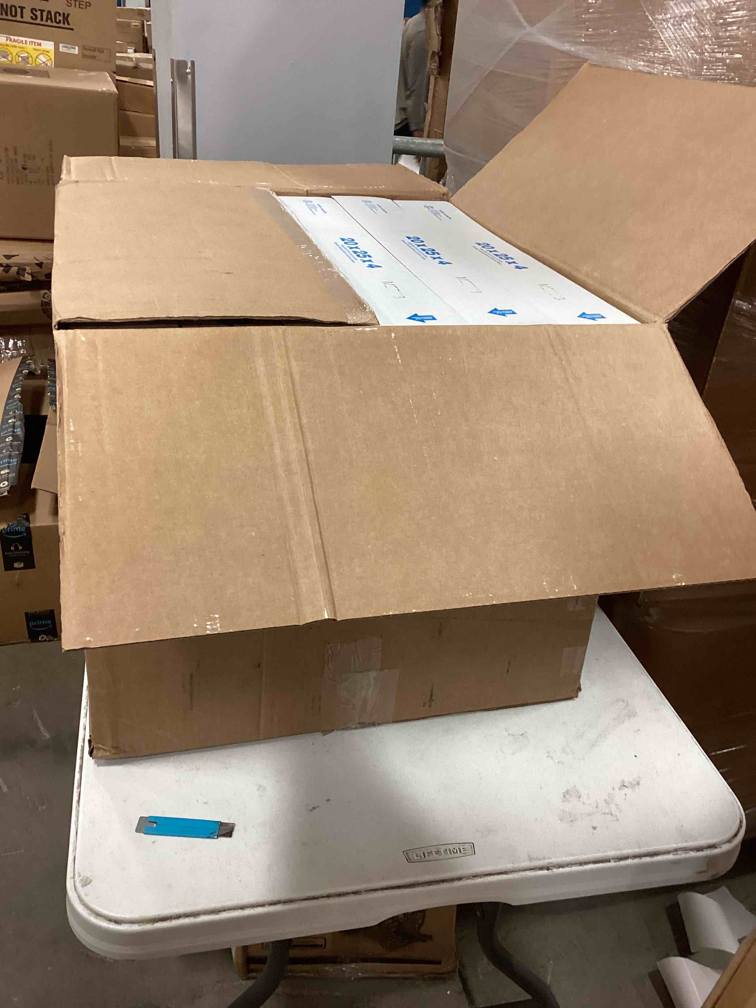 https://s3.amazonaws.com/lotting-images-prod/bidfta/RED5167743_1692714545845.jpeg