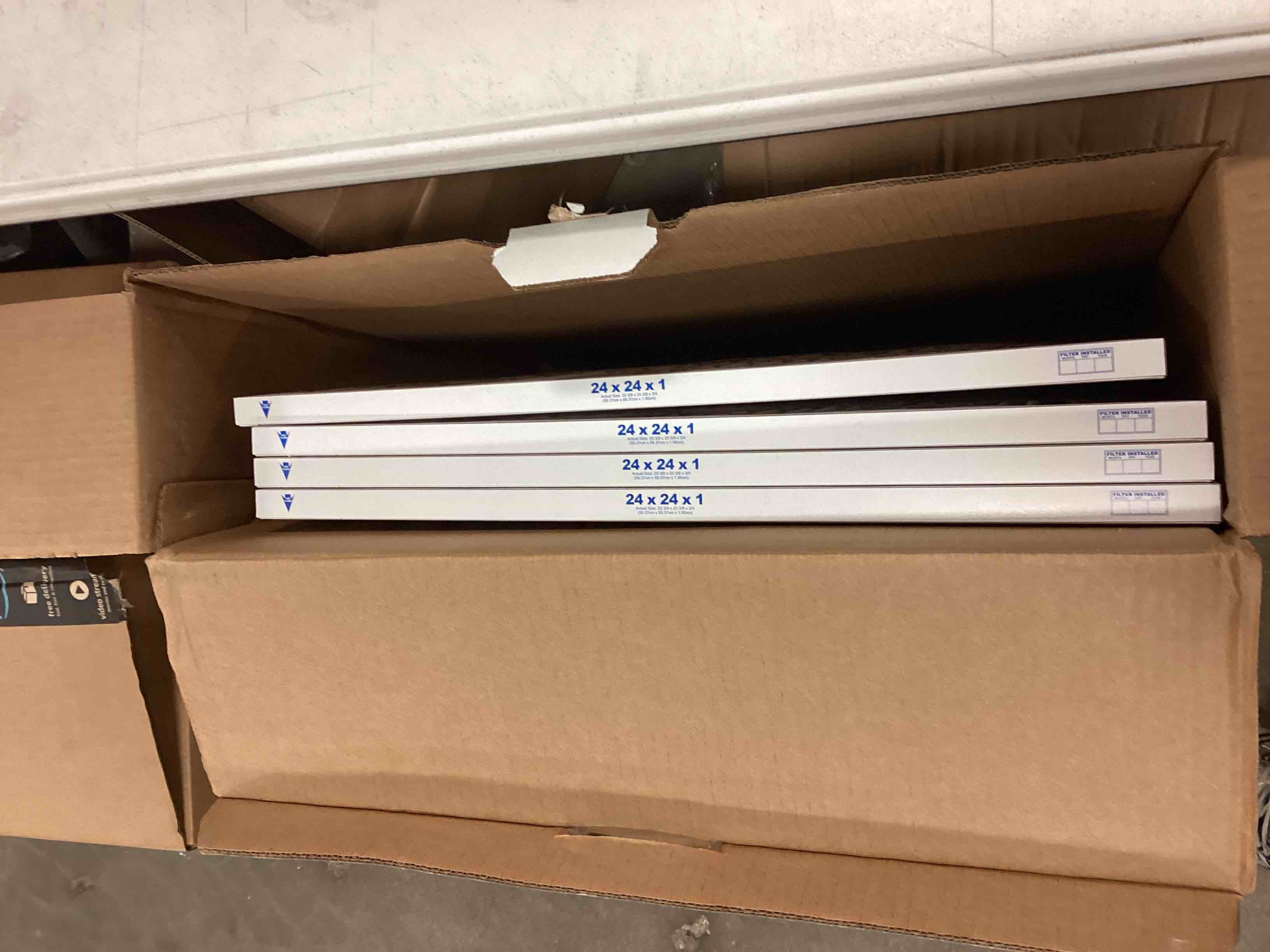 https://s3.amazonaws.com/lotting-images-prod/bidfta/RED5167744_1692714665576.jpeg