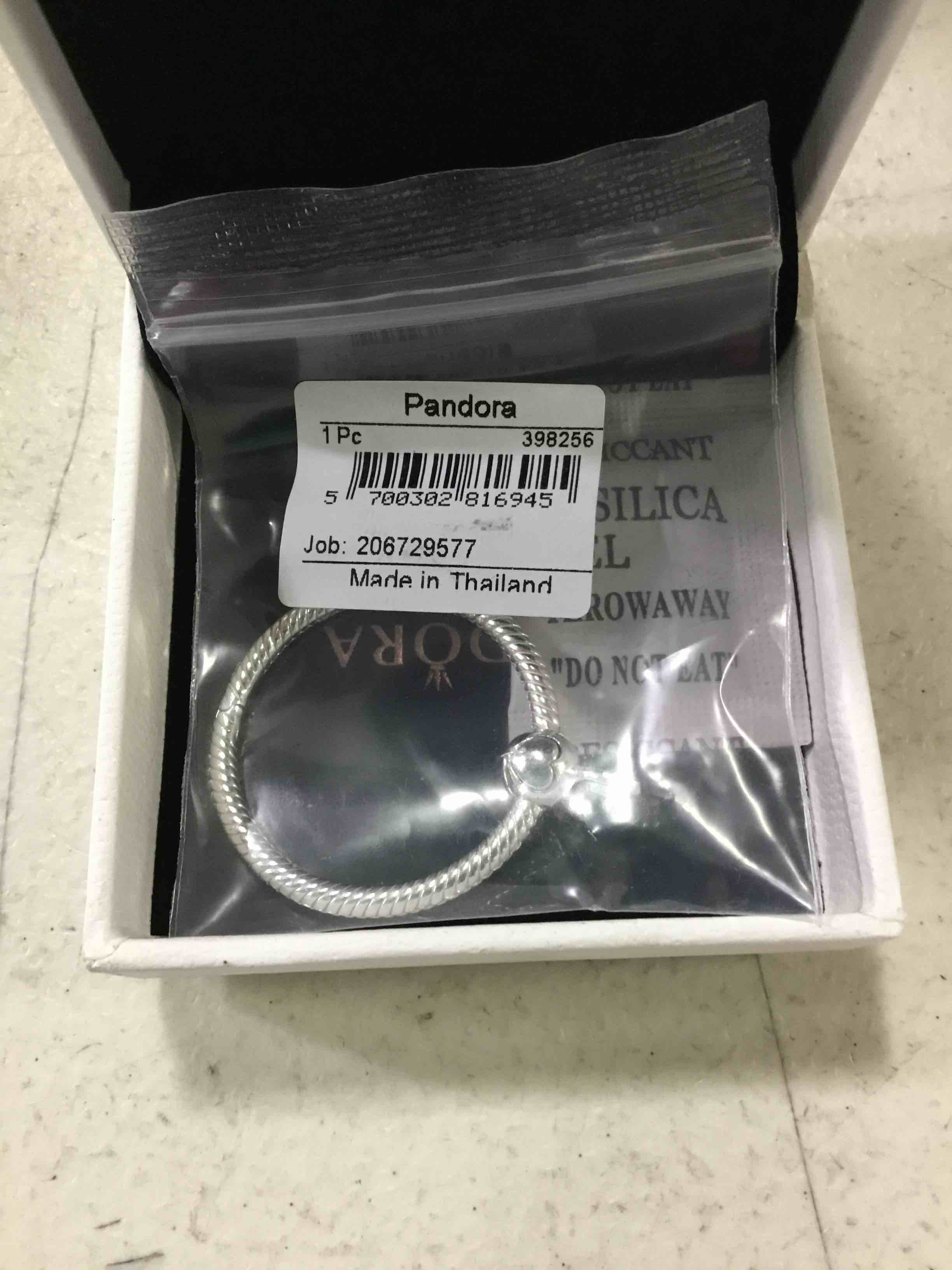 https://s3.amazonaws.com/lotting-images-prod/bidfta/RED5168010_1686234407204.jpeg