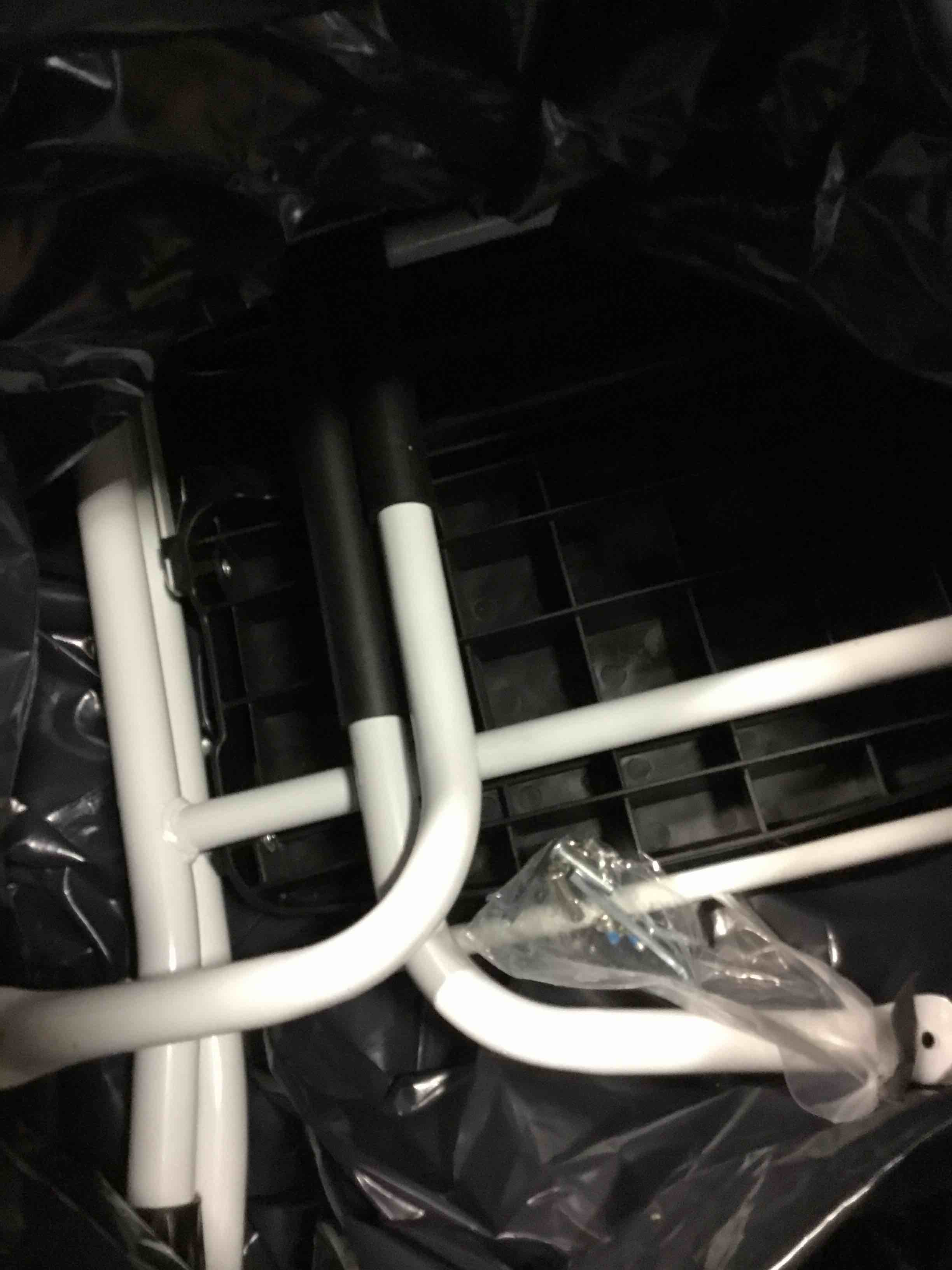 https://s3.amazonaws.com/lotting-images-prod/bidfta/RED5168465_1686676715635.jpeg