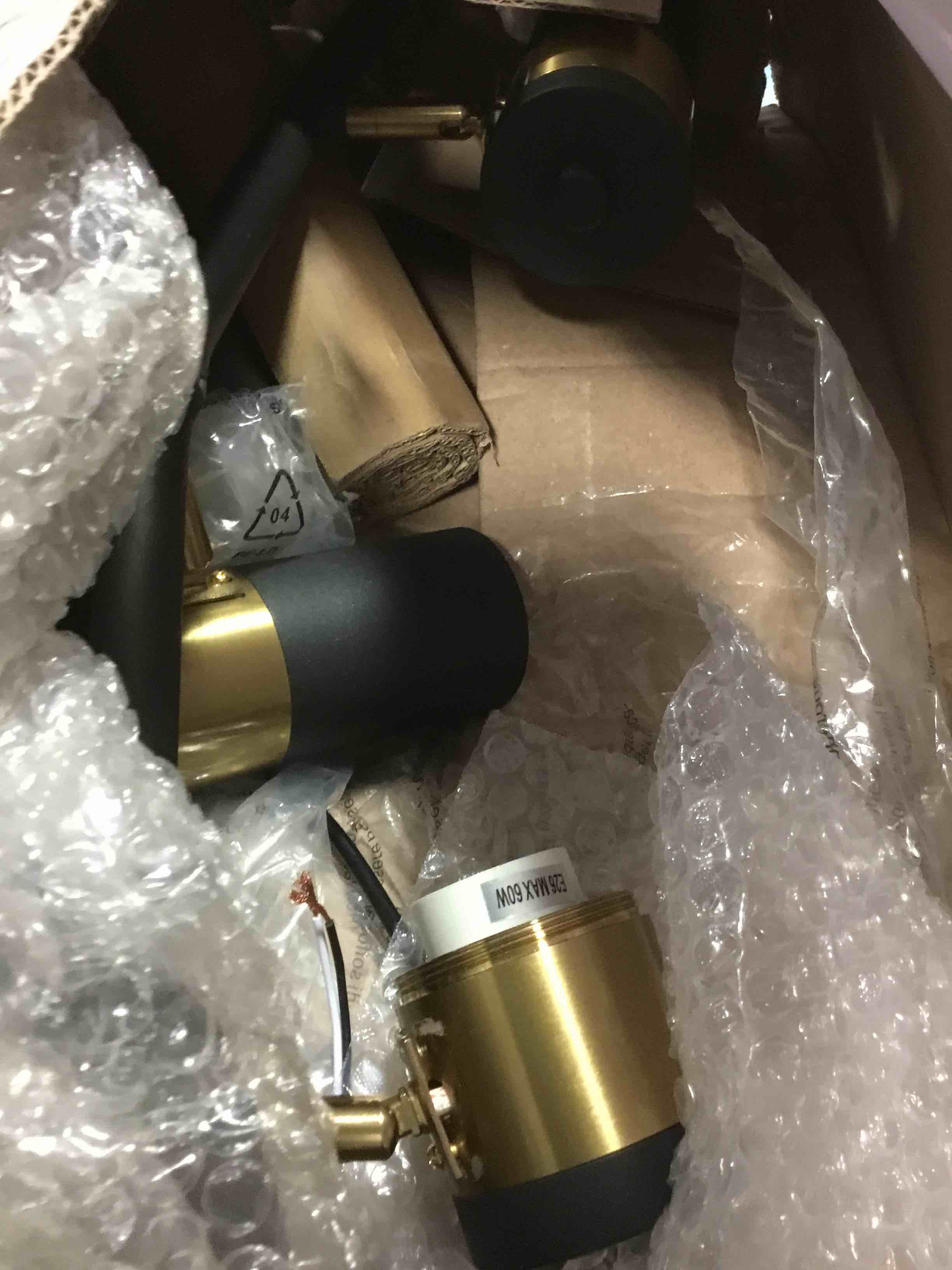 https://s3.amazonaws.com/lotting-images-prod/bidfta/RED5168749_1686836380351.jpeg