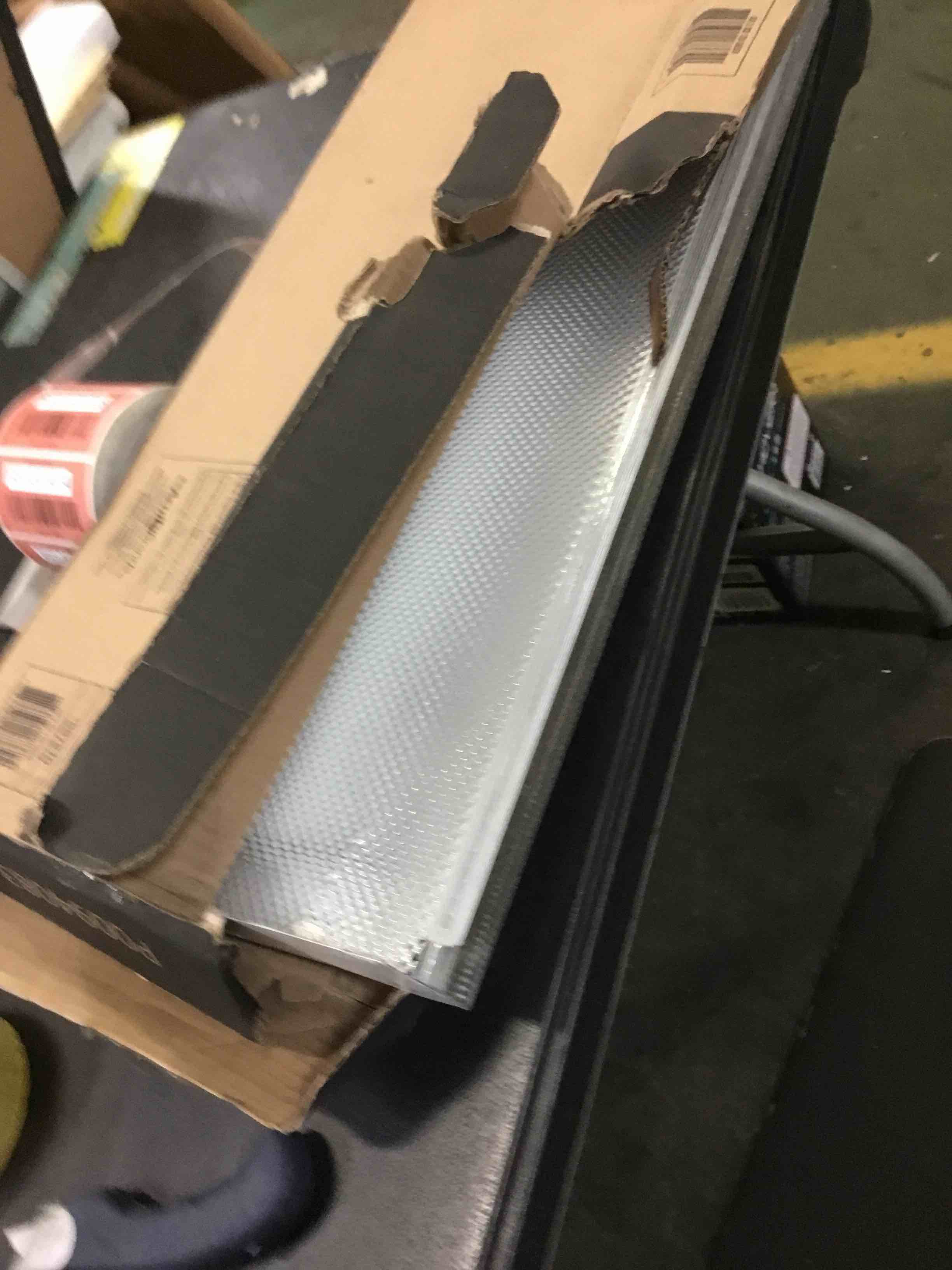 https://s3.amazonaws.com/lotting-images-prod/bidfta/RED5174520_1687287594196.jpeg