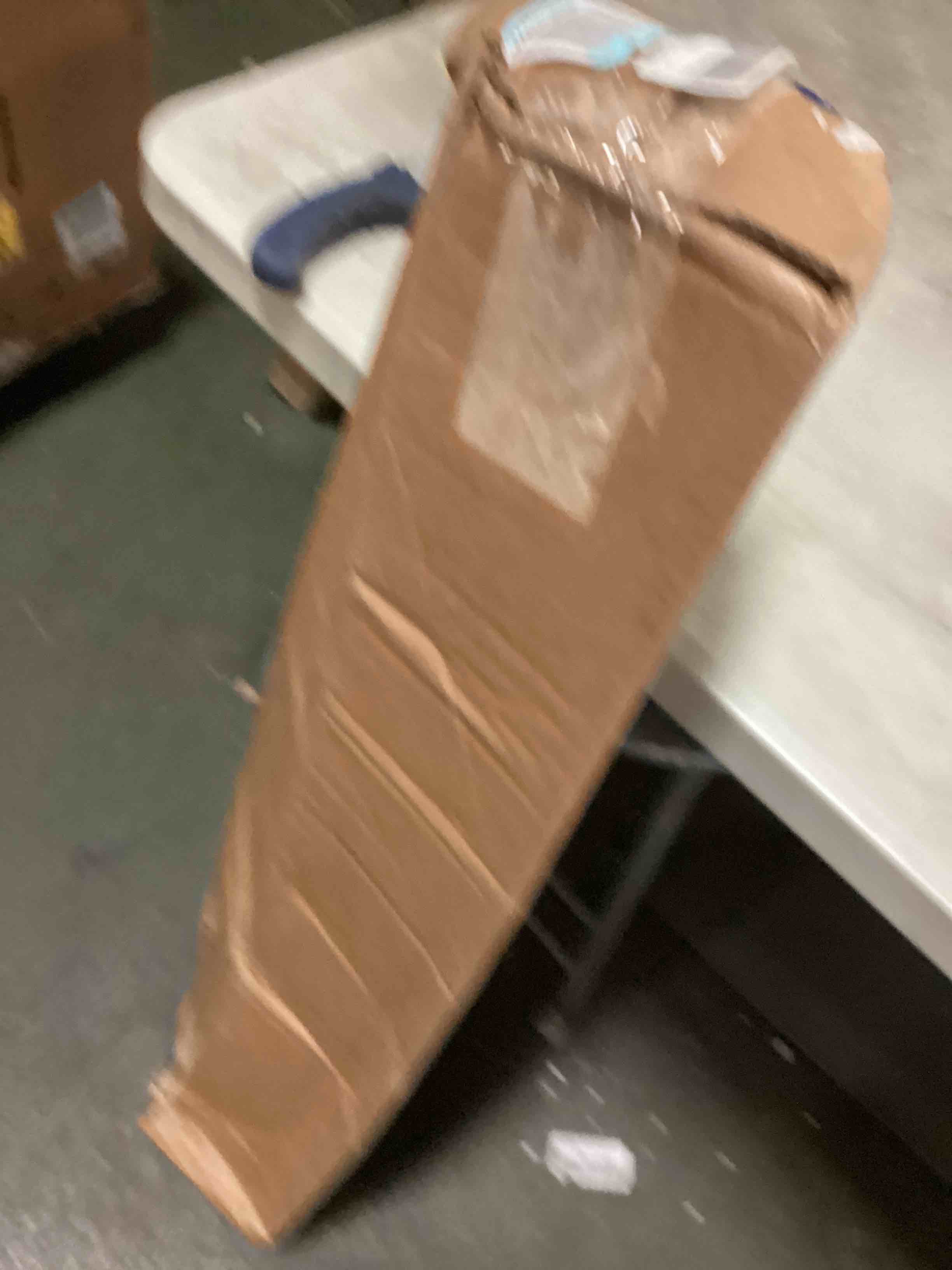 https://s3.amazonaws.com/lotting-images-prod/bidfta/RED5174964_1687547922891.jpeg