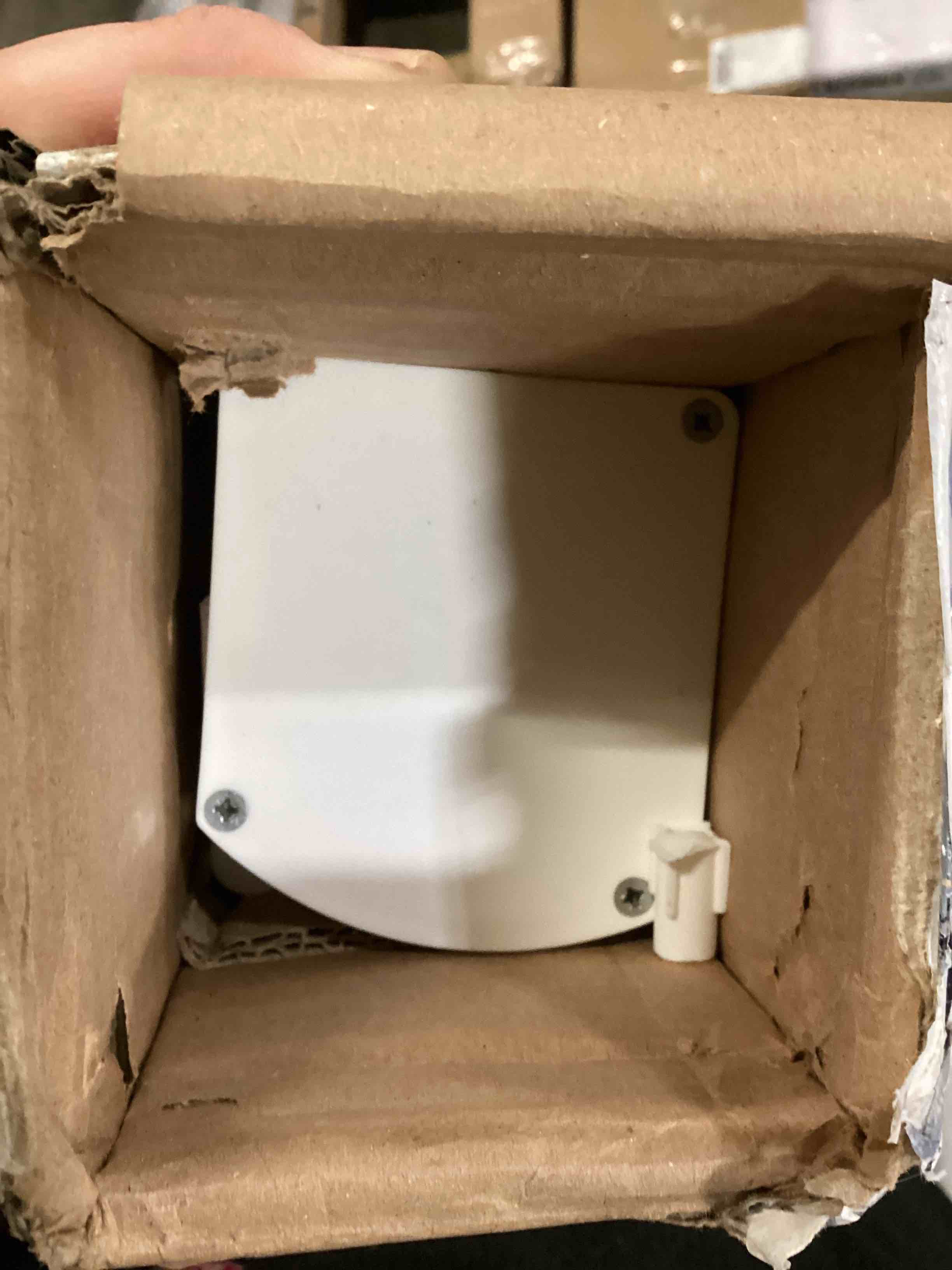 https://s3.amazonaws.com/lotting-images-prod/bidfta/RED5192077_1708000488119.jpeg
