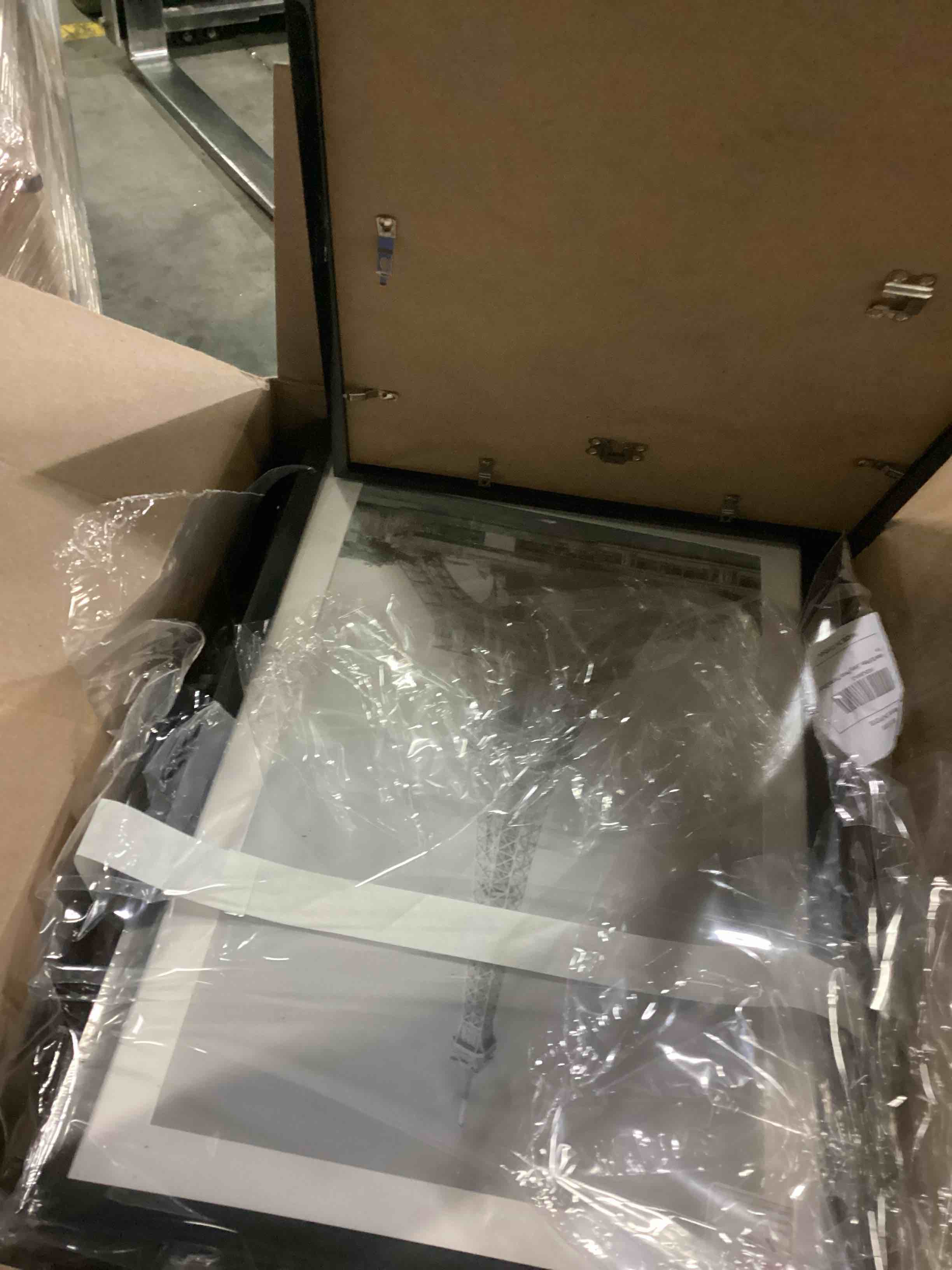 https://s3.amazonaws.com/lotting-images-prod/bidfta/RED5192363_1708711315755.jpeg