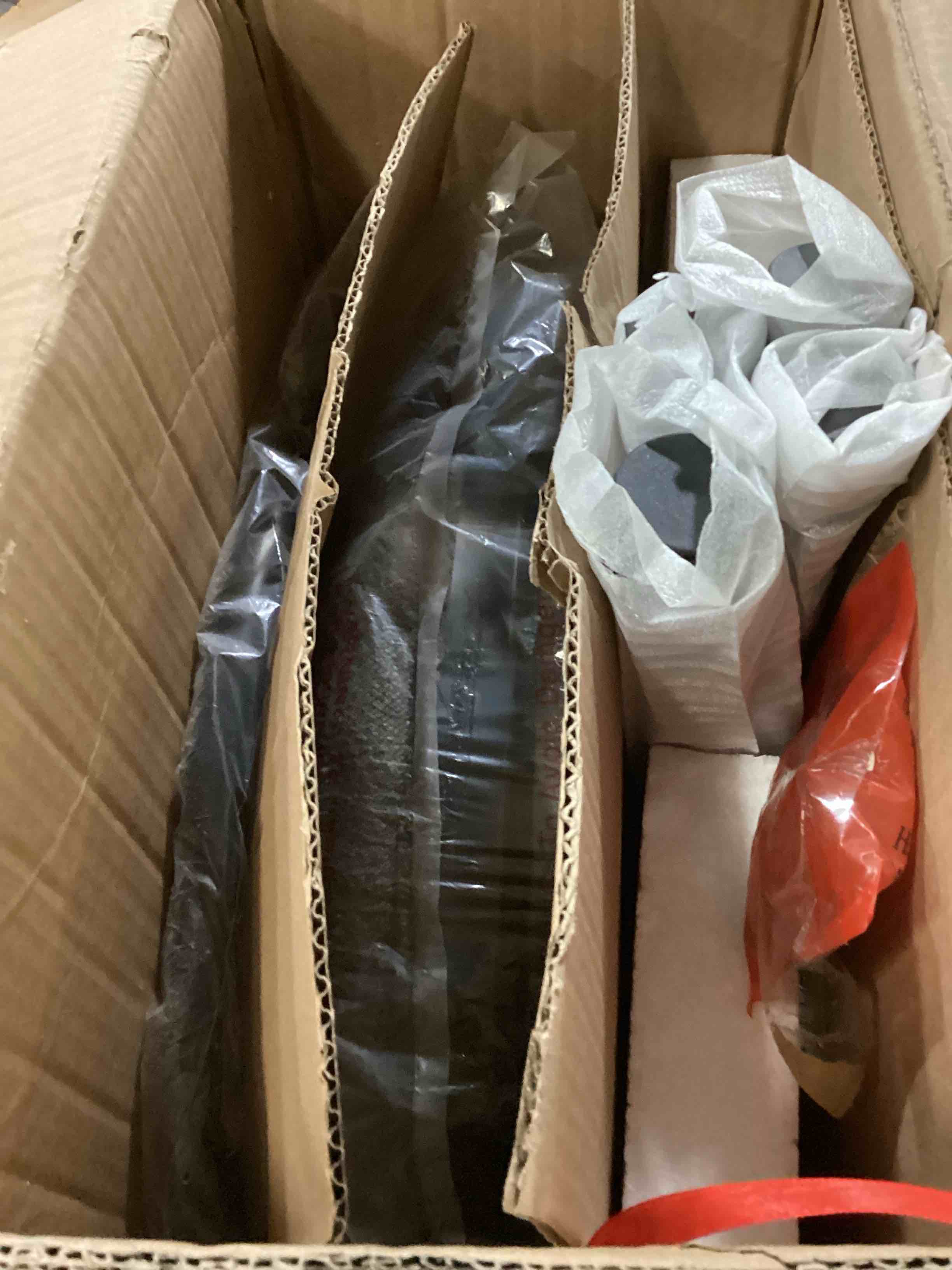 https://s3.amazonaws.com/lotting-images-prod/bidfta/RED5192393_1709040342846.jpeg