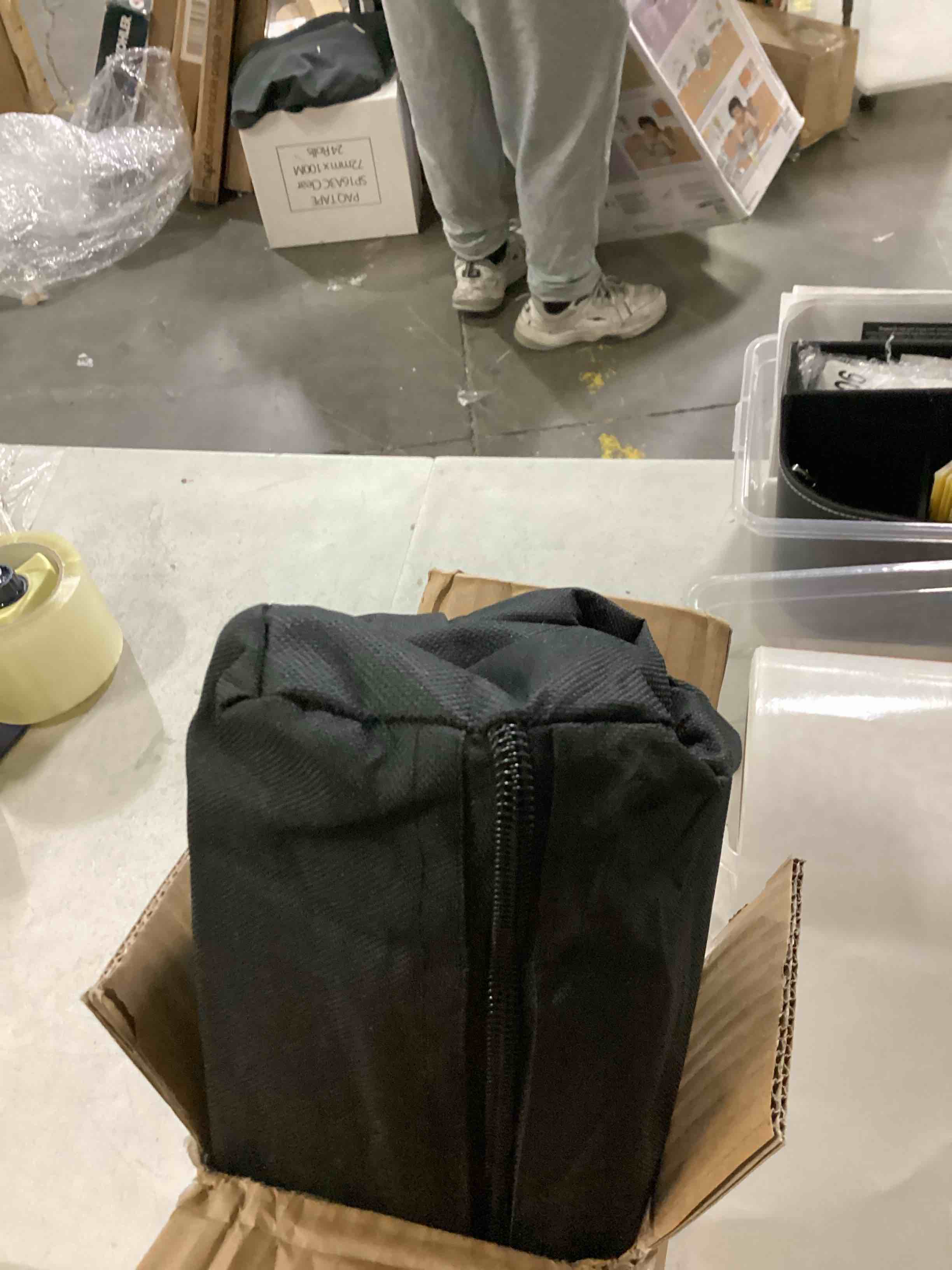 https://s3.amazonaws.com/lotting-images-prod/bidfta/RED5192557_1709145235630.jpeg