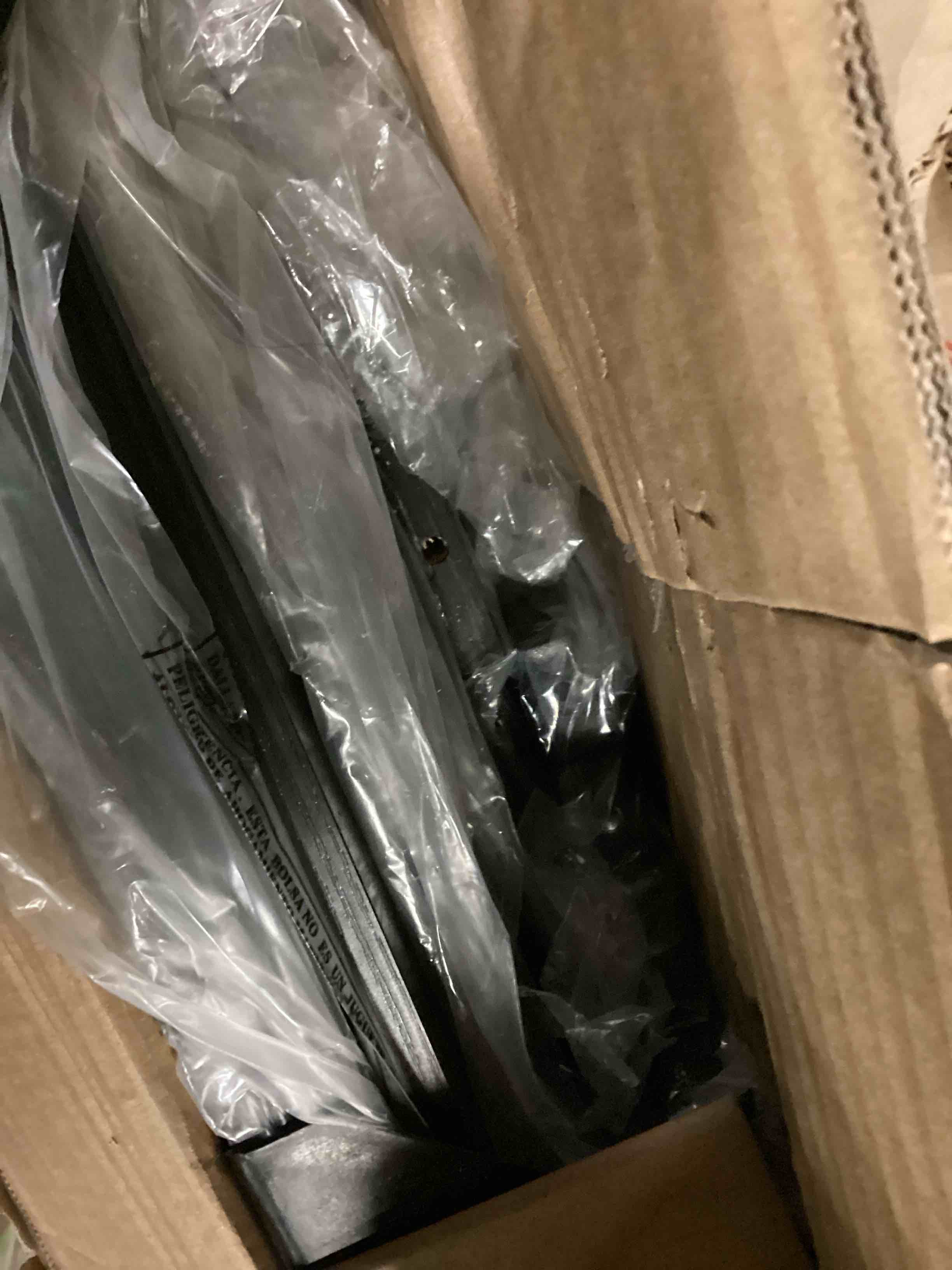 https://s3.amazonaws.com/lotting-images-prod/bidfta/RED5193102_1710443273022.jpeg