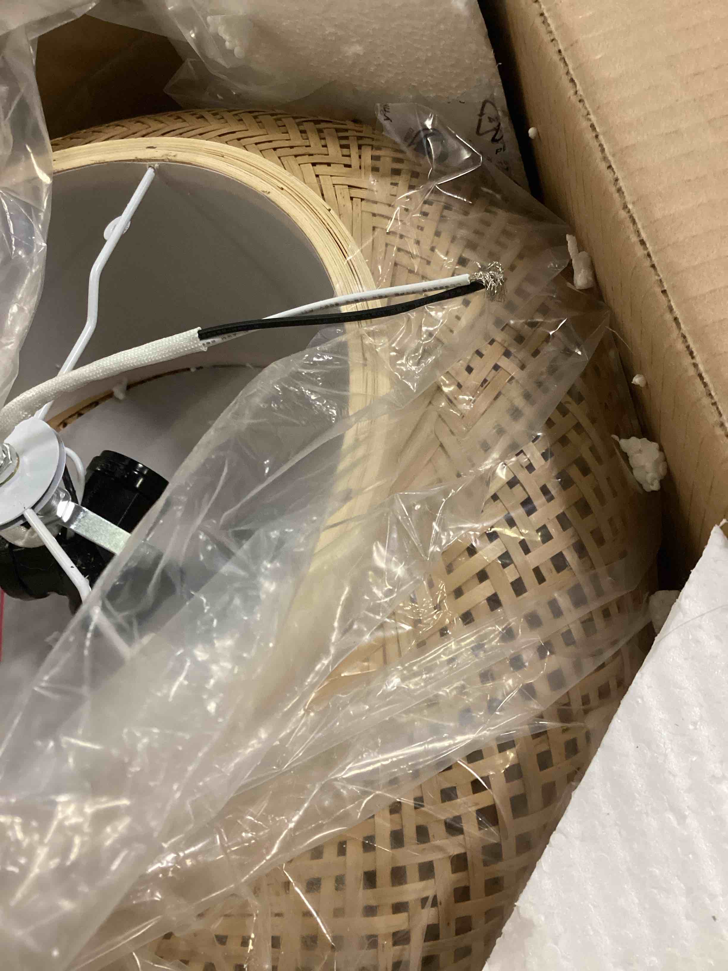 https://s3.amazonaws.com/lotting-images-prod/bidfta/RED5193418_1710942325494.jpeg