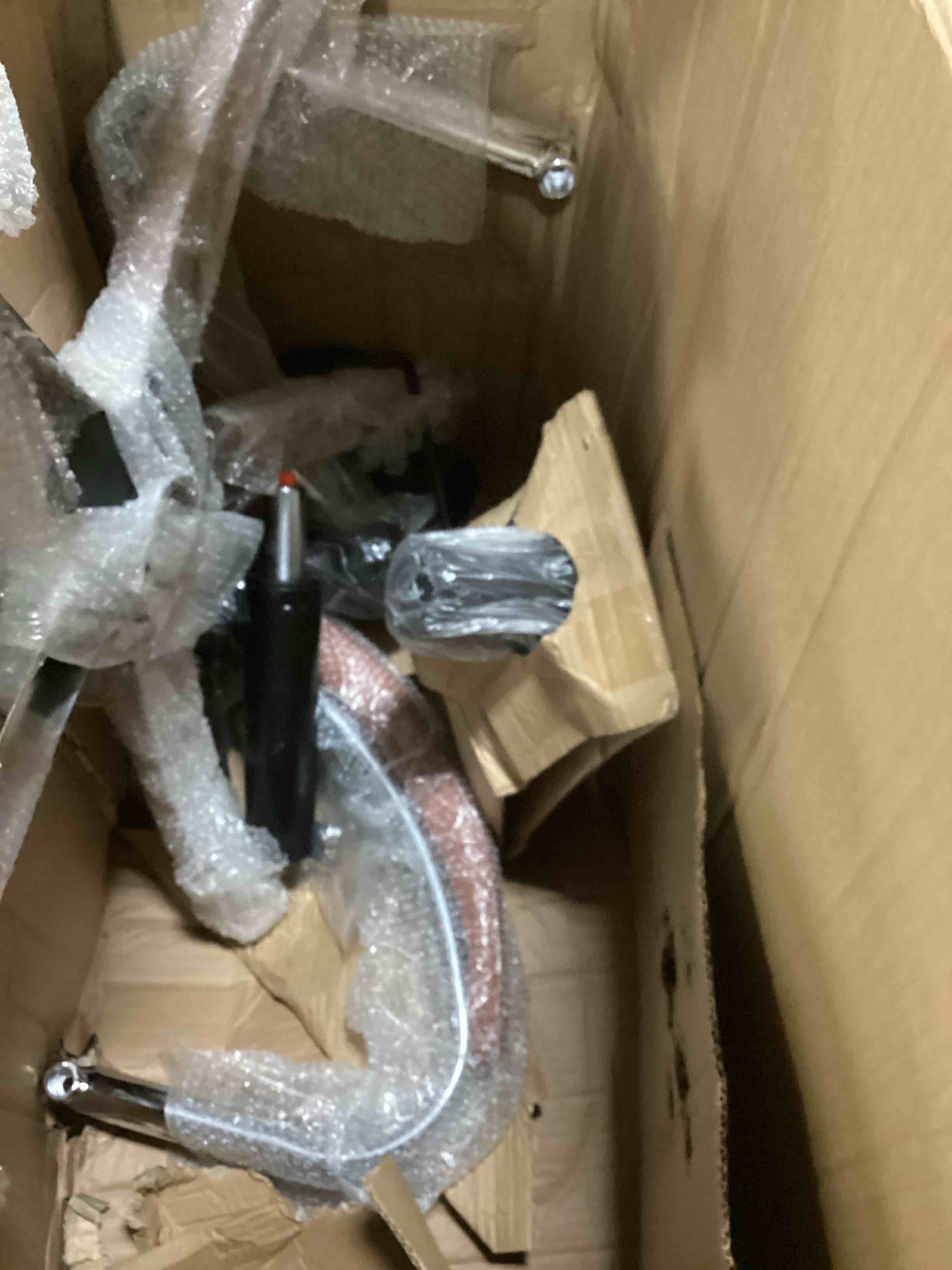 https://s3.amazonaws.com/lotting-images-prod/bidfta/RED5193852_1707229254572.jpeg