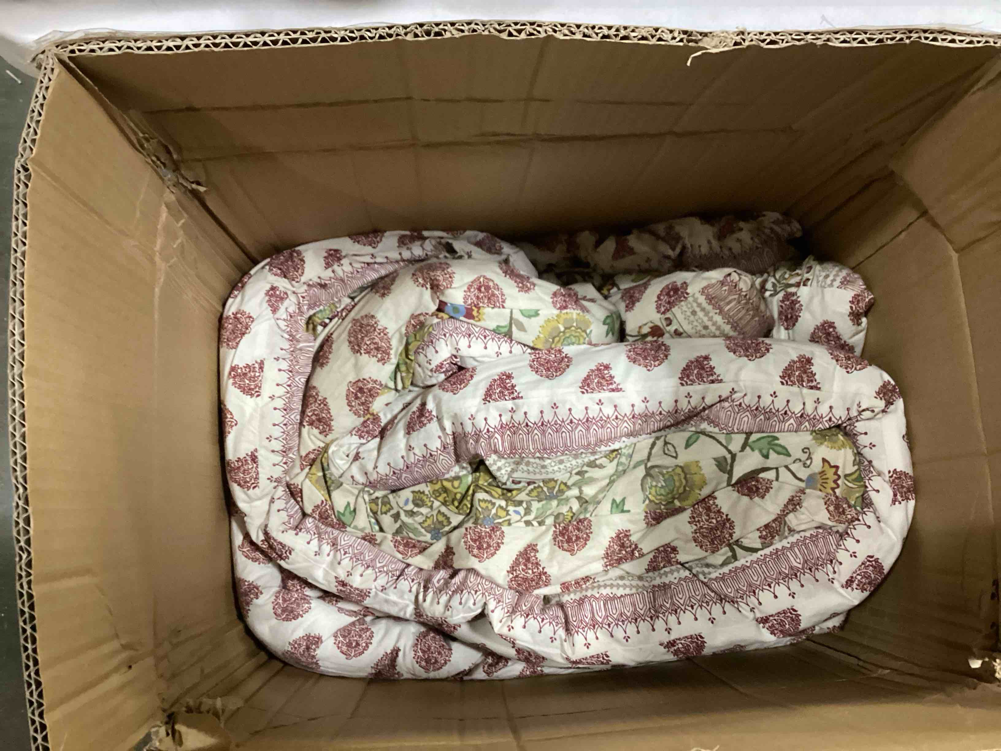 https://s3.amazonaws.com/lotting-images-prod/bidfta/RED5193856_1707230967634.jpeg