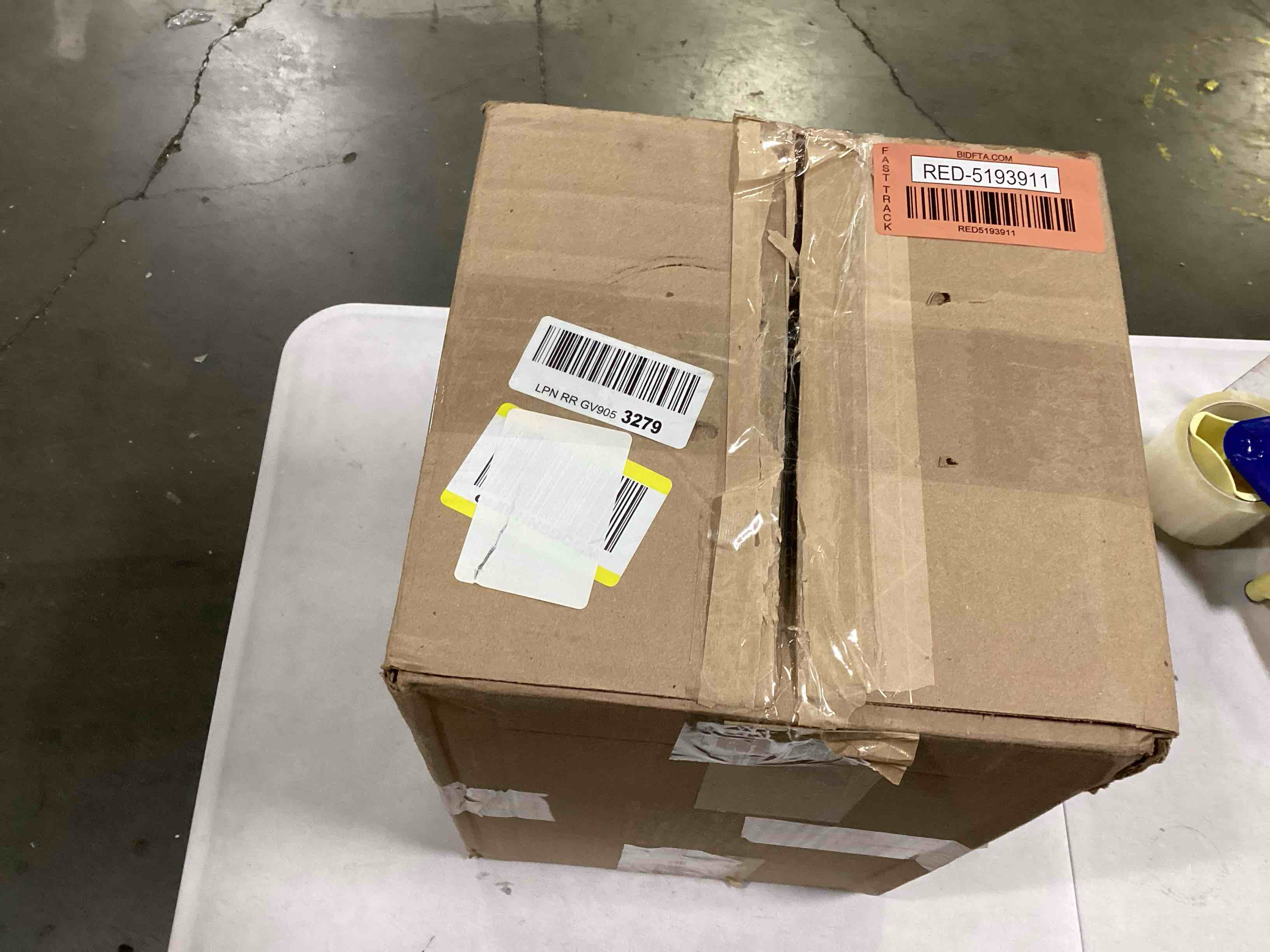 https://s3.amazonaws.com/lotting-images-prod/bidfta/RED5193911_1707312078591.jpeg
