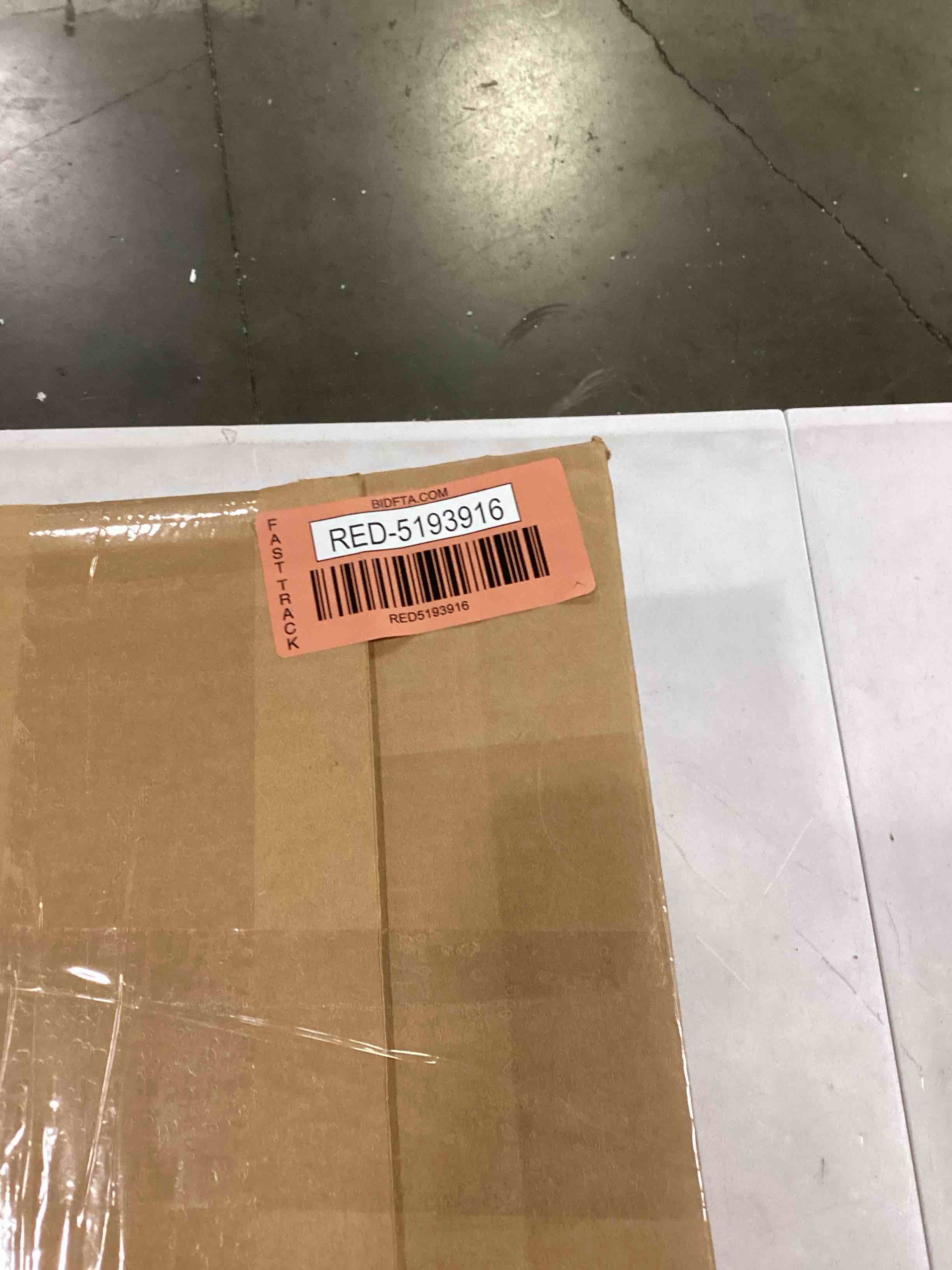 https://s3.amazonaws.com/lotting-images-prod/bidfta/RED5193916_1707315070721.jpeg