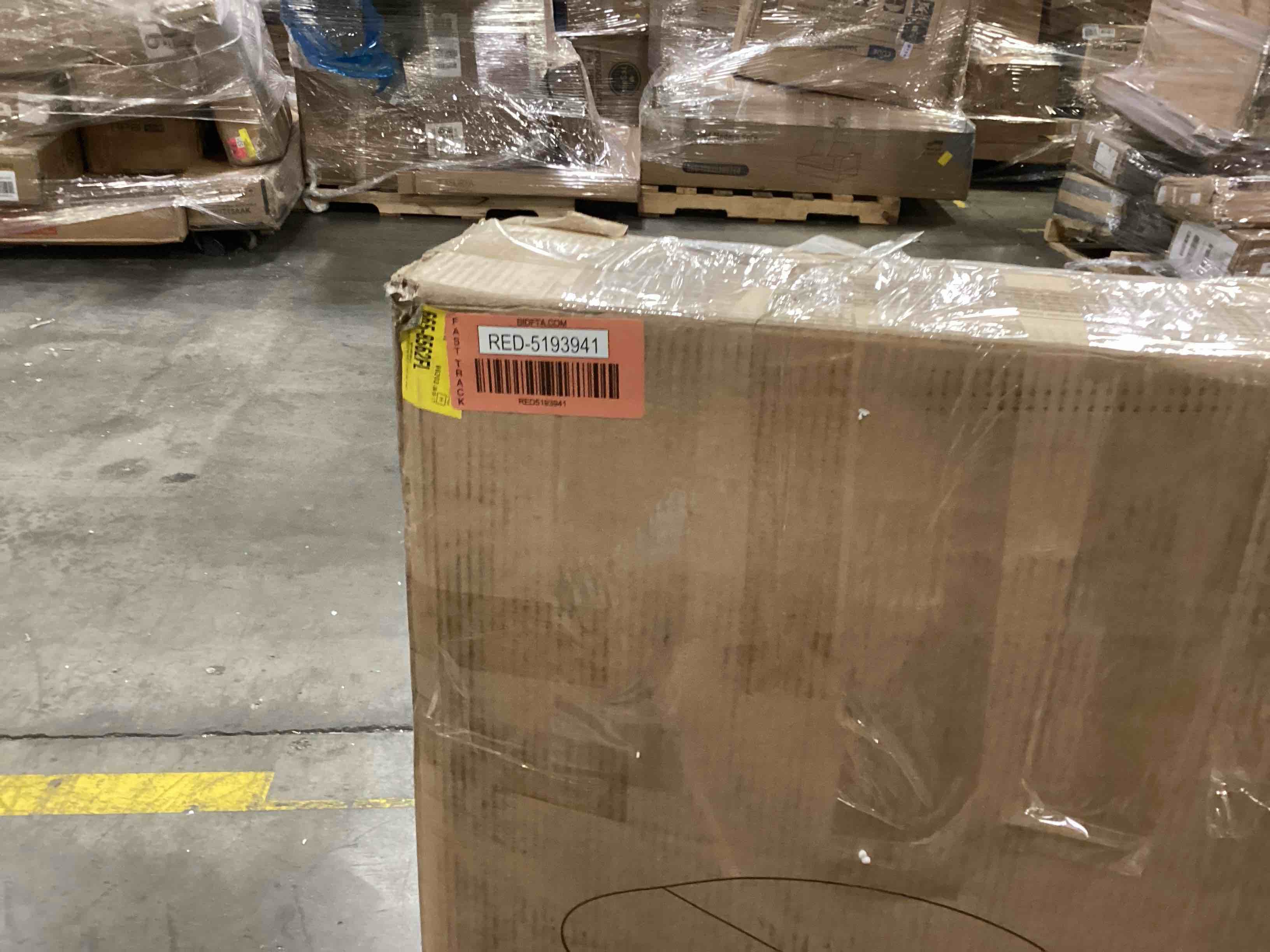 https://s3.amazonaws.com/lotting-images-prod/bidfta/RED5193941_1707331497453.jpeg