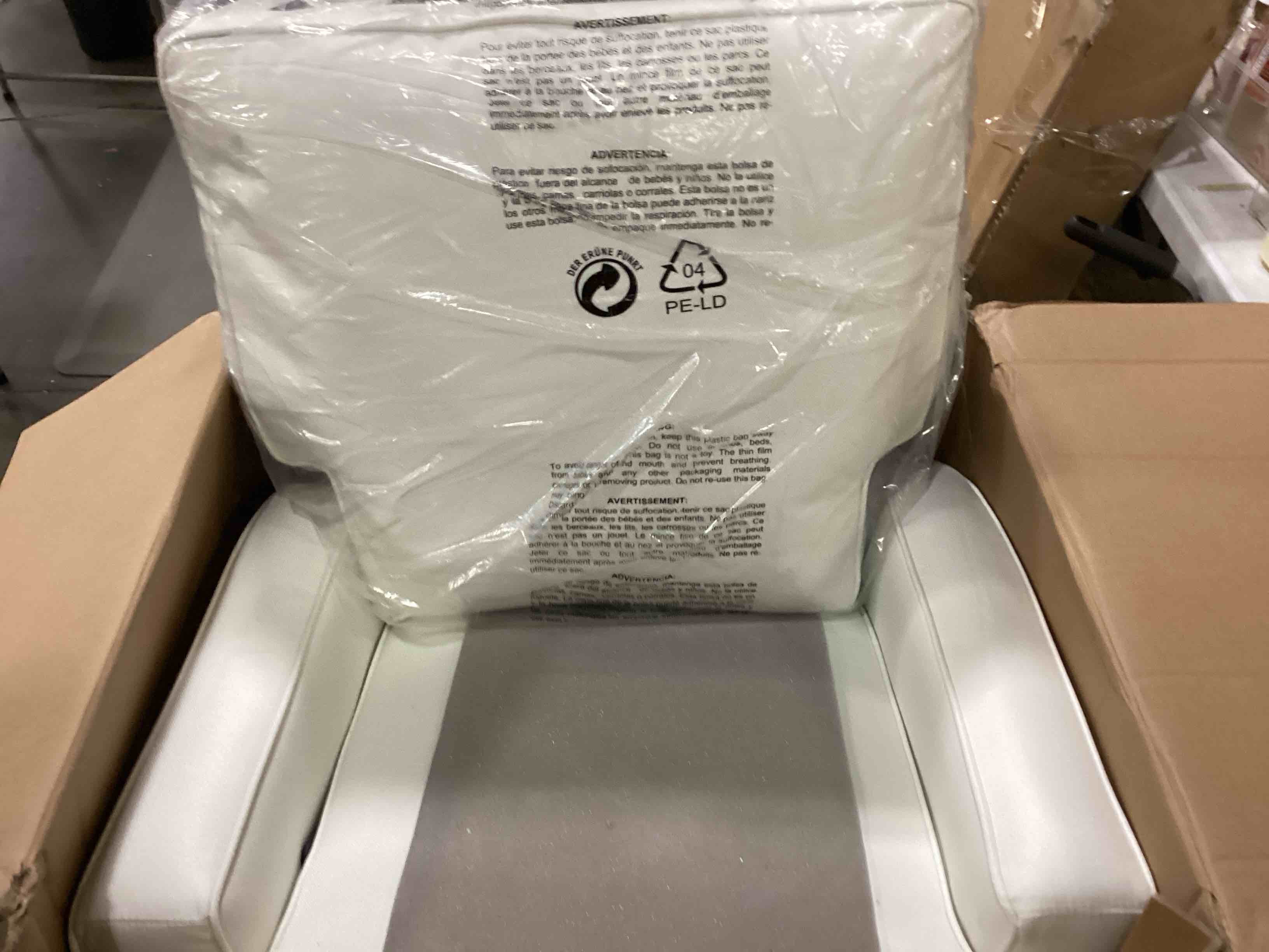 https://s3.amazonaws.com/lotting-images-prod/bidfta/RED5194091_1707826453393.jpeg
