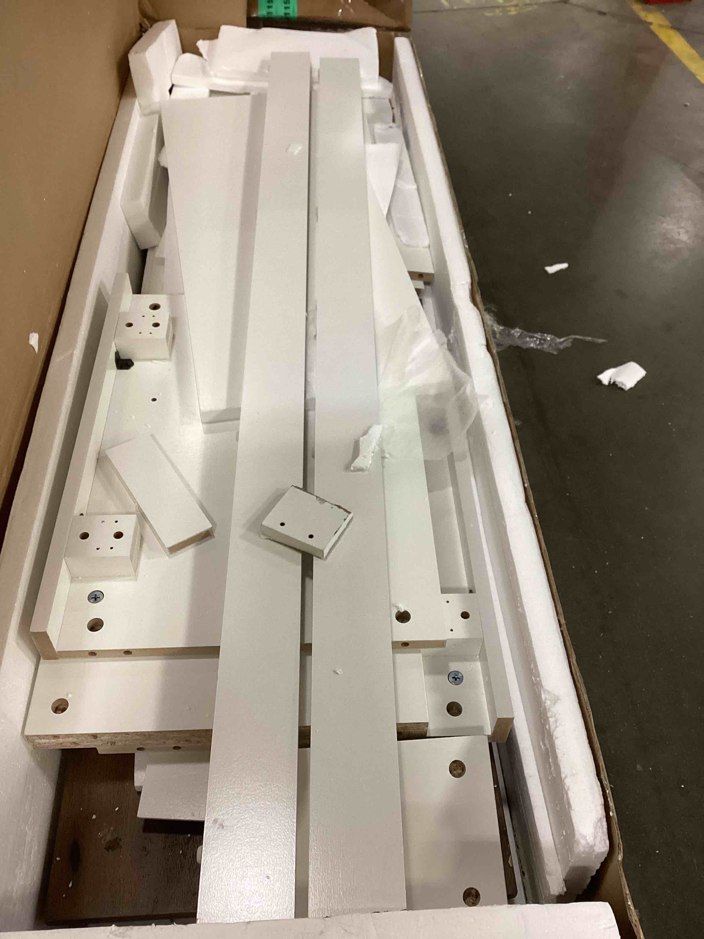 https://s3.amazonaws.com/lotting-images-prod/bidfta/RED5194095_1707828941776.jpeg