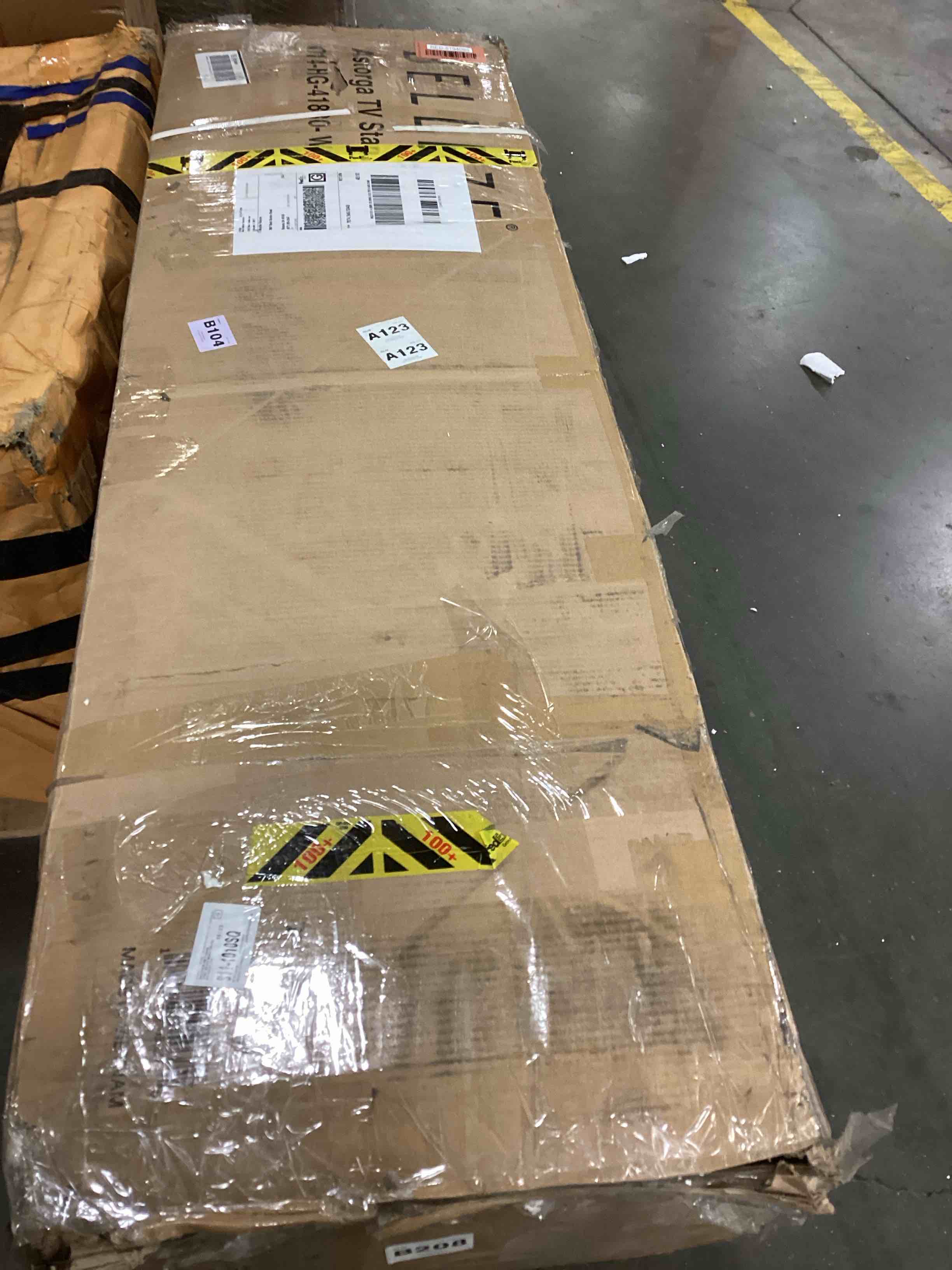 https://s3.amazonaws.com/lotting-images-prod/bidfta/RED5194095_1707829088031.jpeg