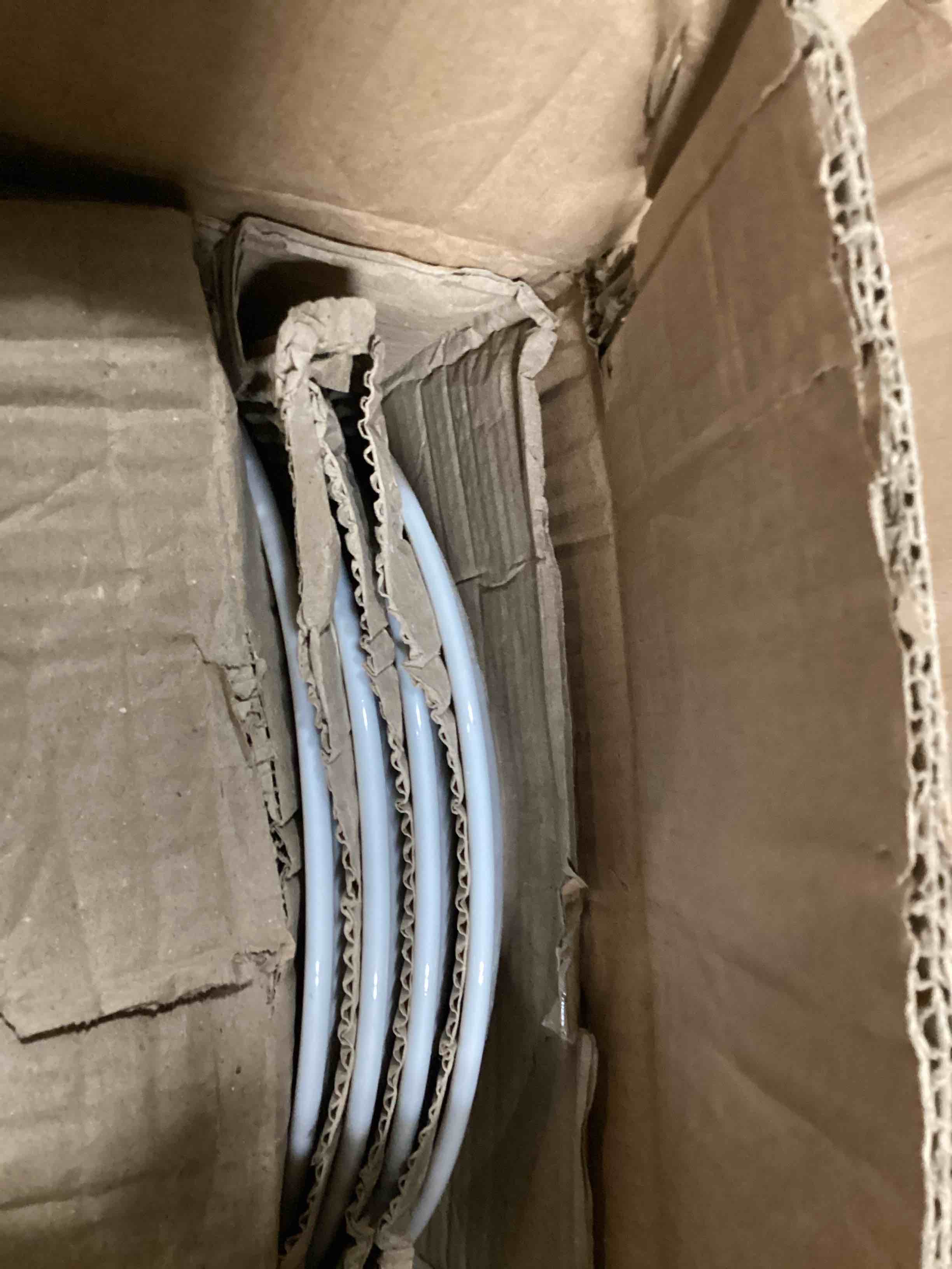https://s3.amazonaws.com/lotting-images-prod/bidfta/RED5194384_1708113280650.jpeg