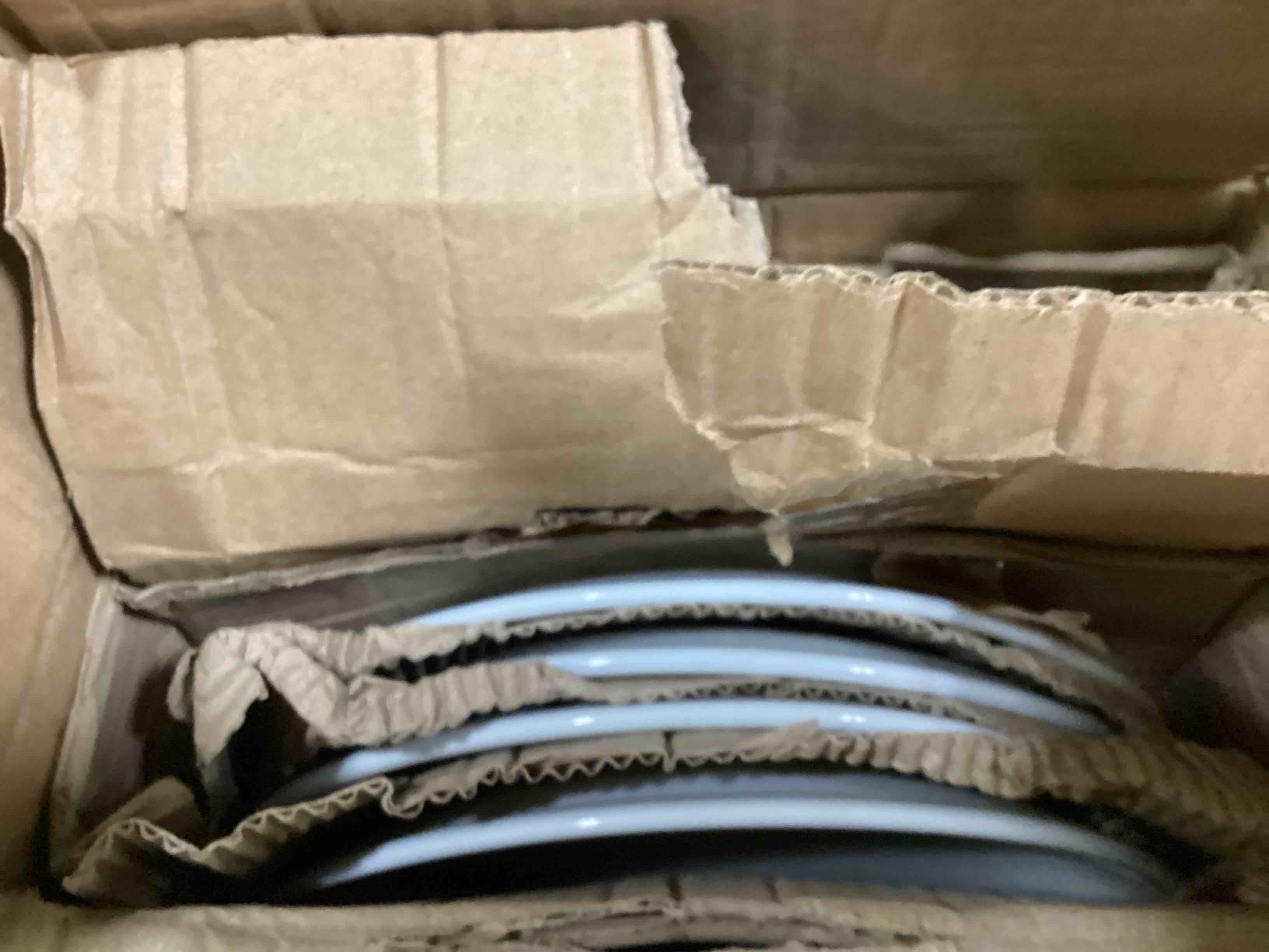 https://s3.amazonaws.com/lotting-images-prod/bidfta/RED5194384_1708113285723.jpeg