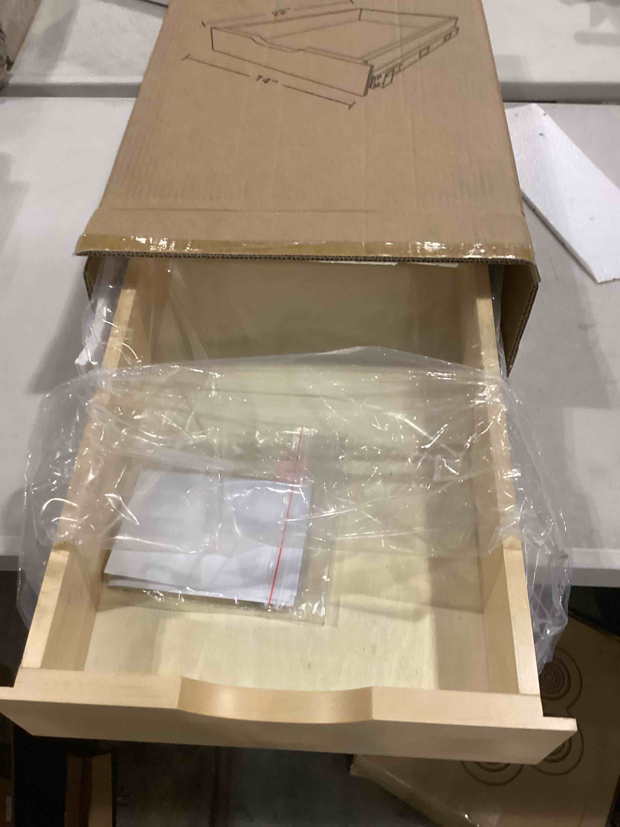https://s3.amazonaws.com/lotting-images-prod/bidfta/RED5194593_1709641095683.jpeg