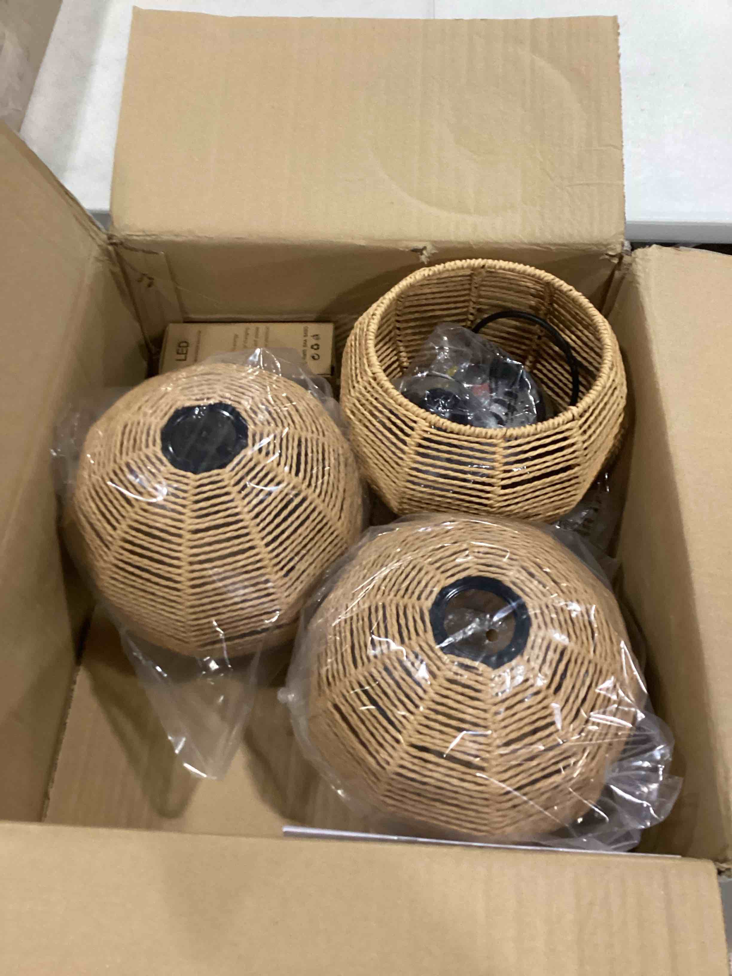 https://s3.amazonaws.com/lotting-images-prod/bidfta/RED5194594_1709641220796.jpeg
