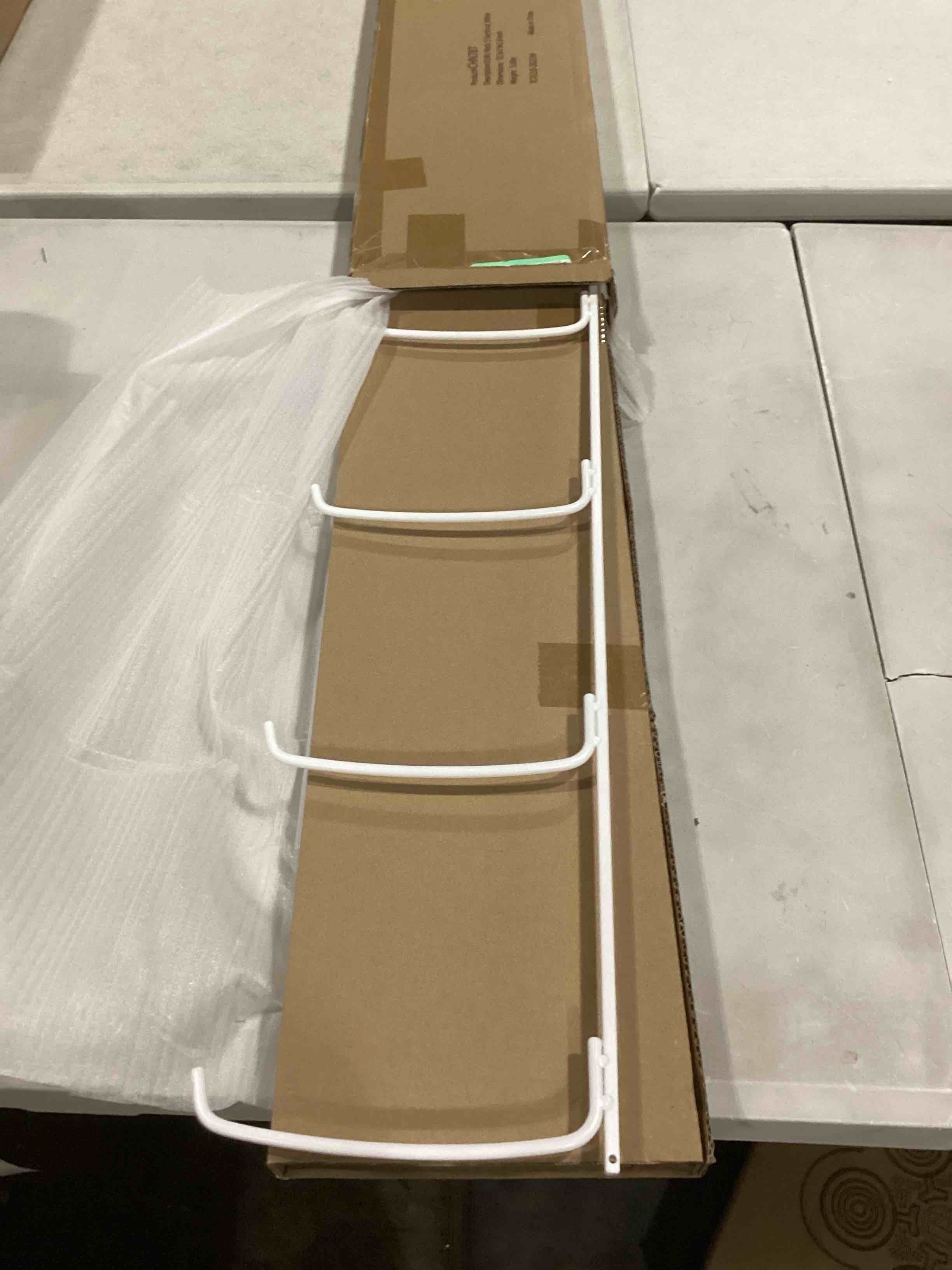 https://s3.amazonaws.com/lotting-images-prod/bidfta/RED5194597_1709641698523.jpeg