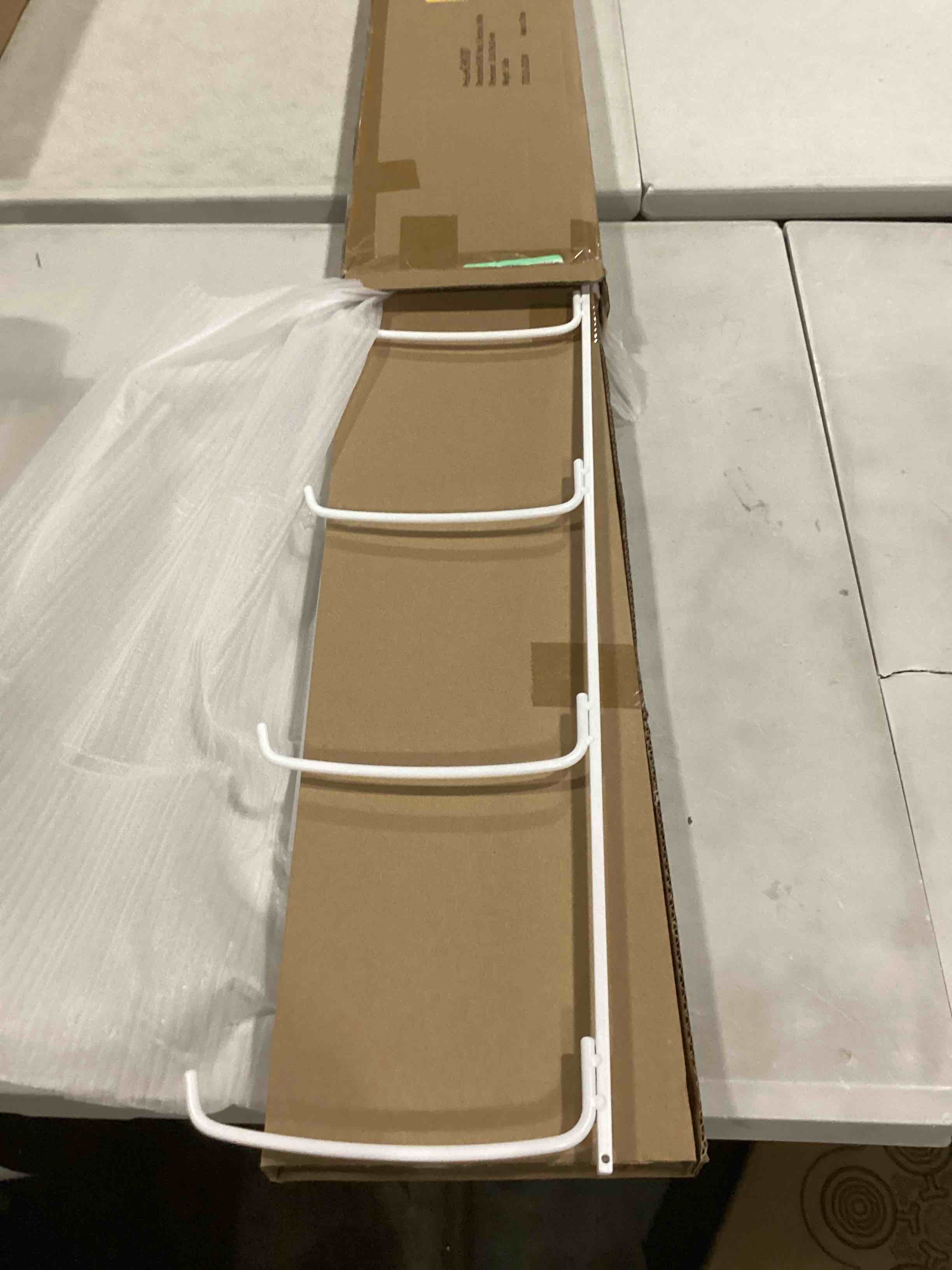 https://s3.amazonaws.com/lotting-images-prod/bidfta/RED5194597_1709641699606.jpeg