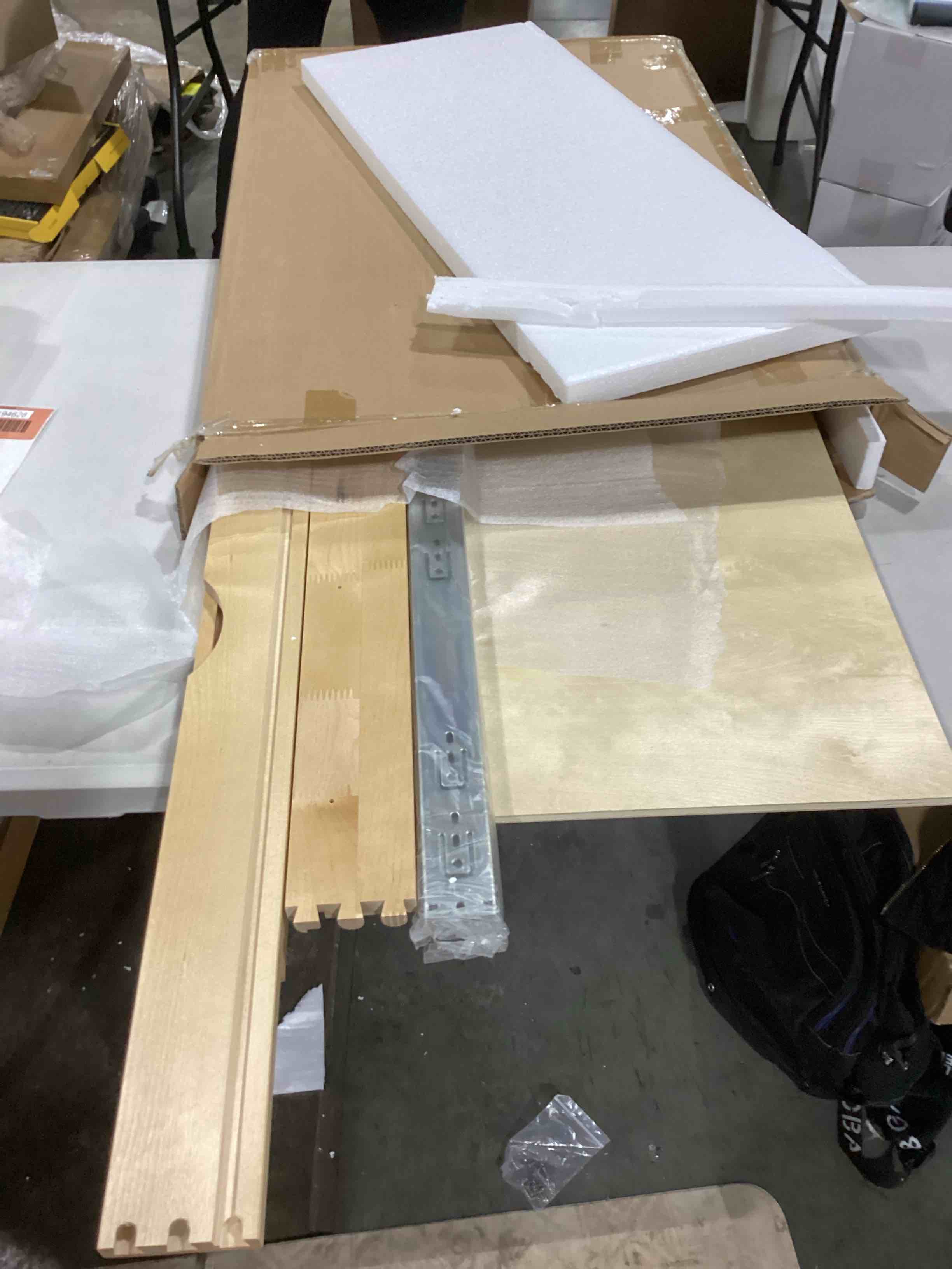 https://s3.amazonaws.com/lotting-images-prod/bidfta/RED5194628_1709649488587.jpeg