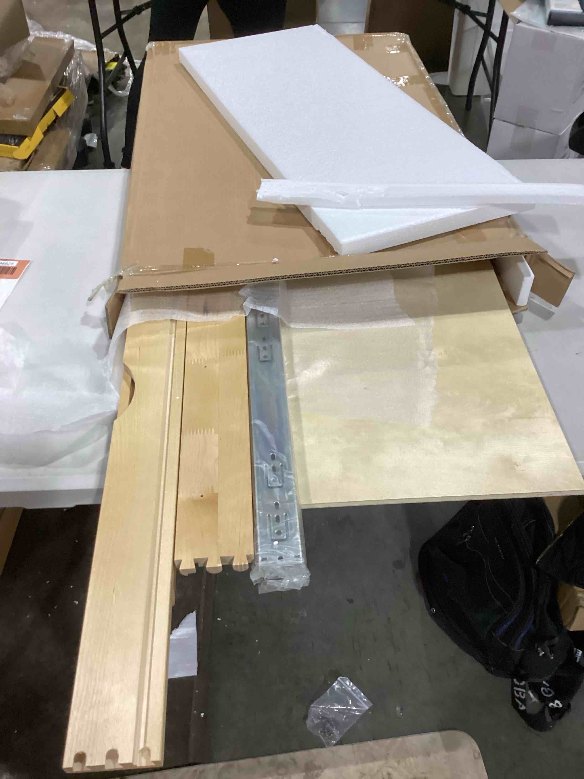 https://s3.amazonaws.com/lotting-images-prod/bidfta/RED5194628_1709649489413.jpeg