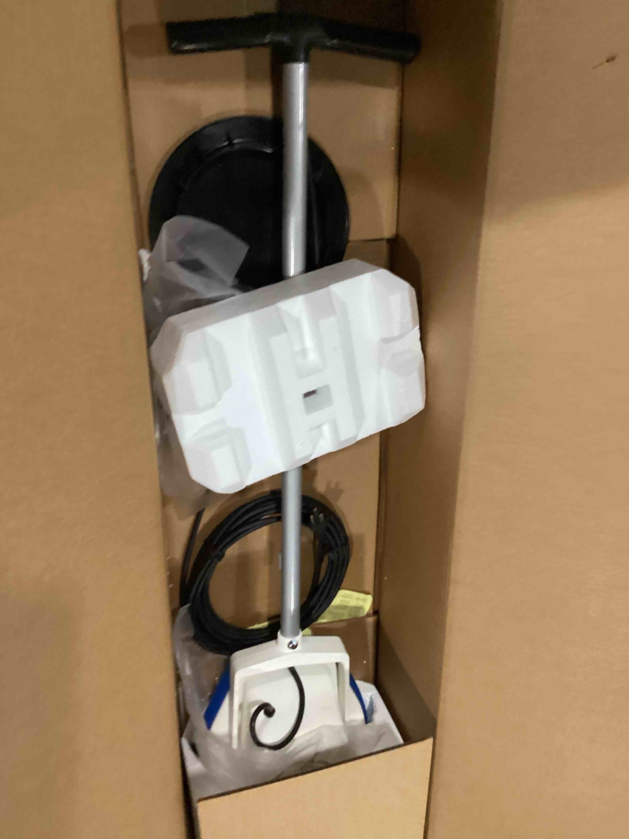 https://s3.amazonaws.com/lotting-images-prod/bidfta/RED5194722_1709734922434.jpeg