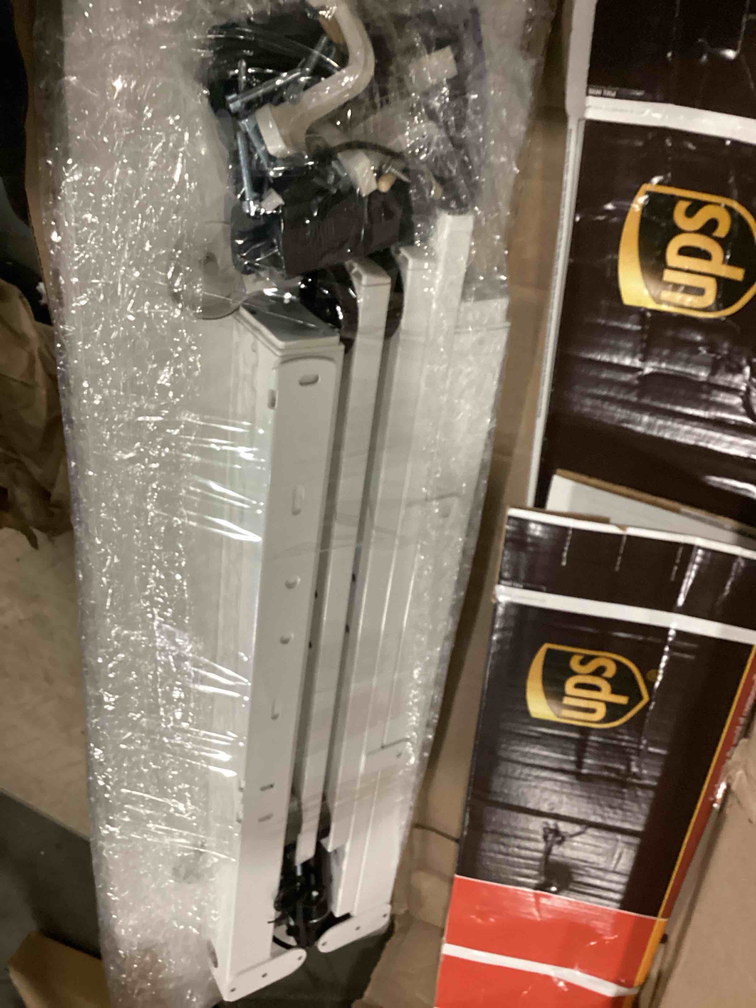 https://s3.amazonaws.com/lotting-images-prod/bidfta/RED5194723_1709735094554.jpeg