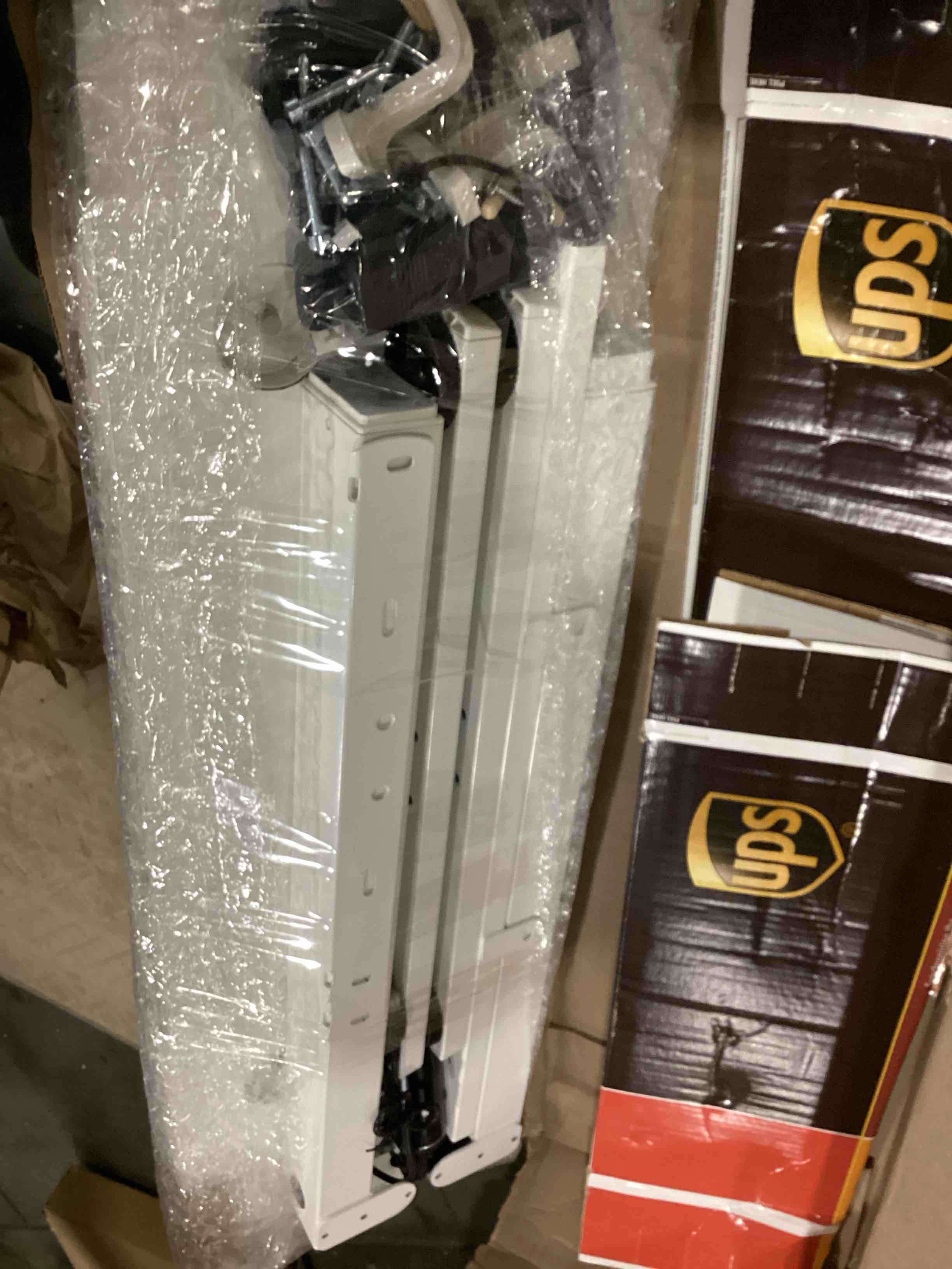 https://s3.amazonaws.com/lotting-images-prod/bidfta/RED5194723_1709735095738.jpeg