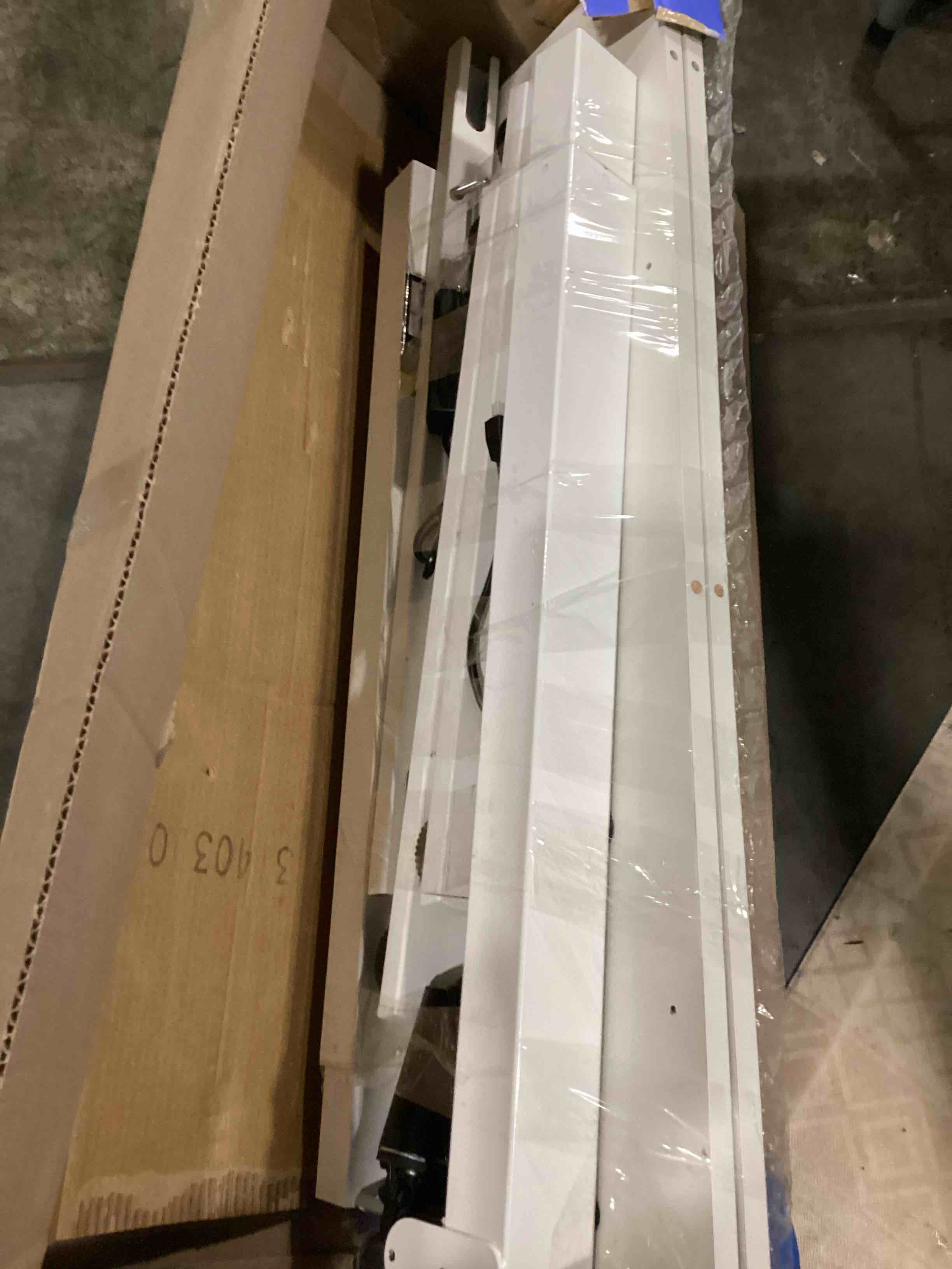https://s3.amazonaws.com/lotting-images-prod/bidfta/RED5194724_1709735267002.jpeg