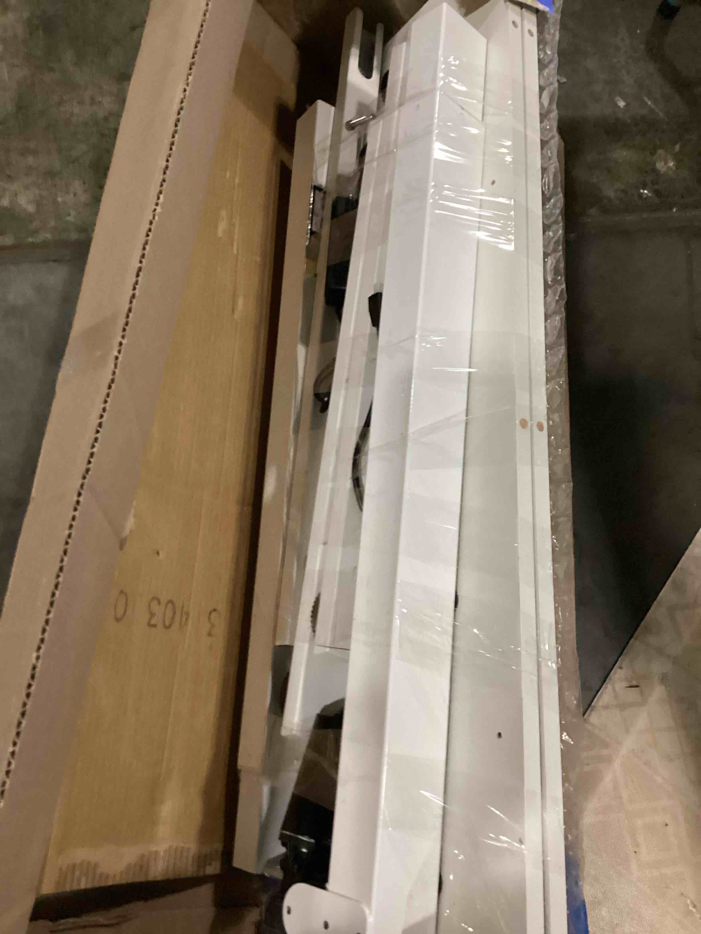 https://s3.amazonaws.com/lotting-images-prod/bidfta/RED5194724_1709735267796.jpeg