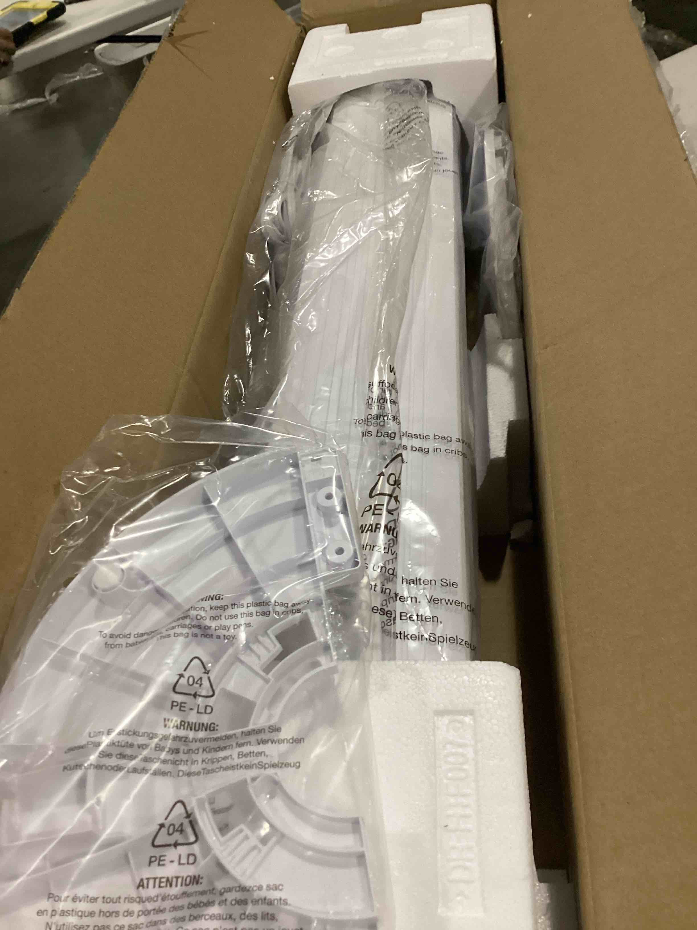 https://s3.amazonaws.com/lotting-images-prod/bidfta/RED5194737_1709739050625.jpeg