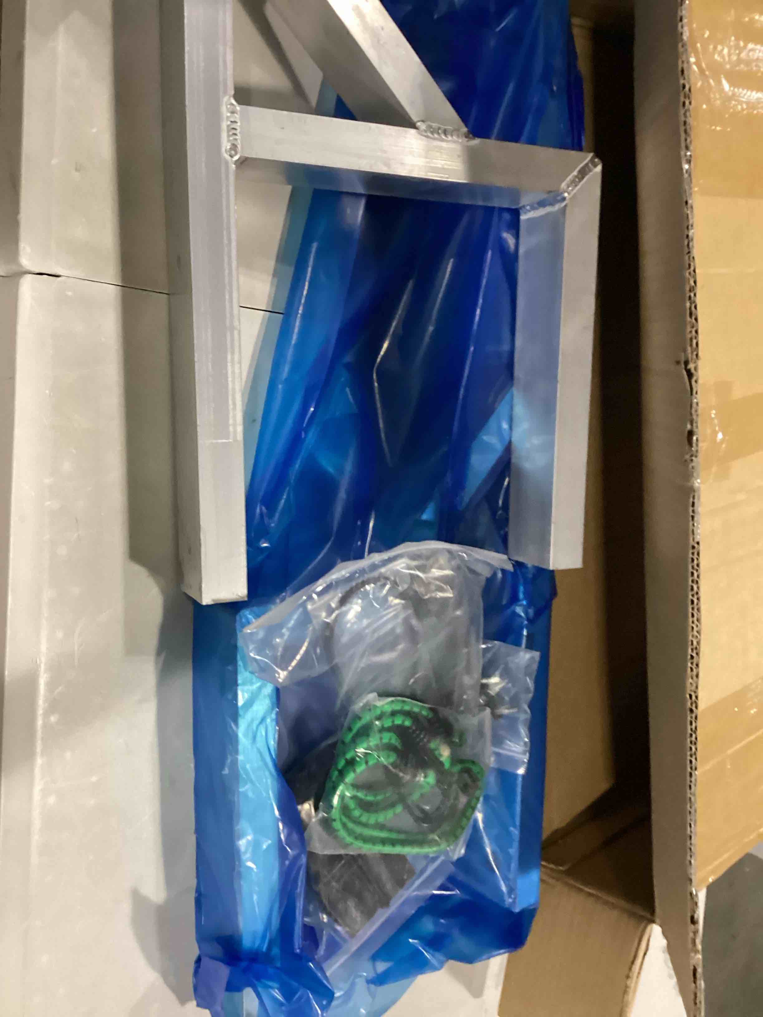 https://s3.amazonaws.com/lotting-images-prod/bidfta/RED5194757_1709743061055.jpeg