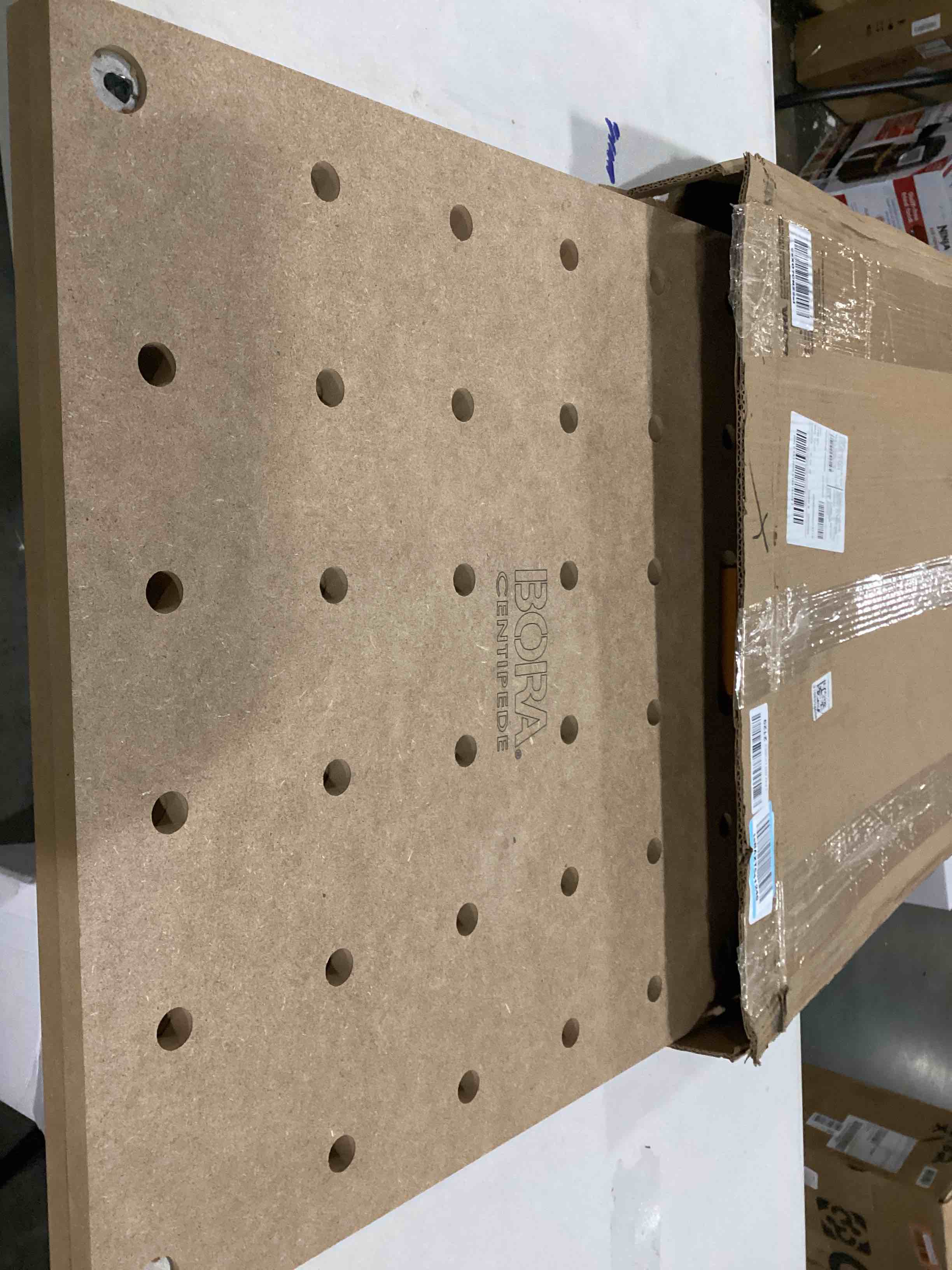 https://s3.amazonaws.com/lotting-images-prod/bidfta/RED5194917_1709907021992.jpeg